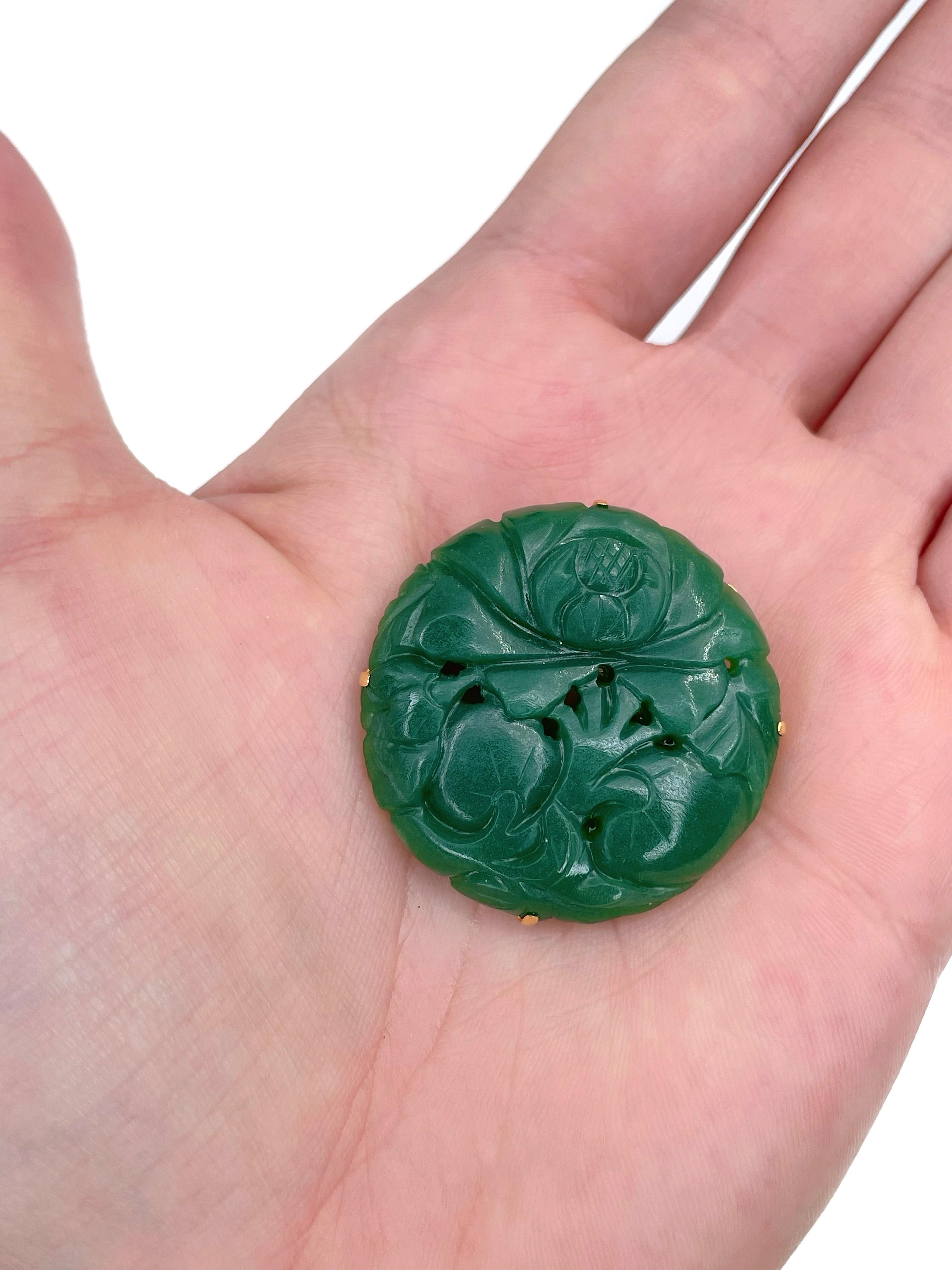 Round Cut Mid Century 14 Karat Gold Carved Chalcedony Lotus Flower Round Pin Brooch