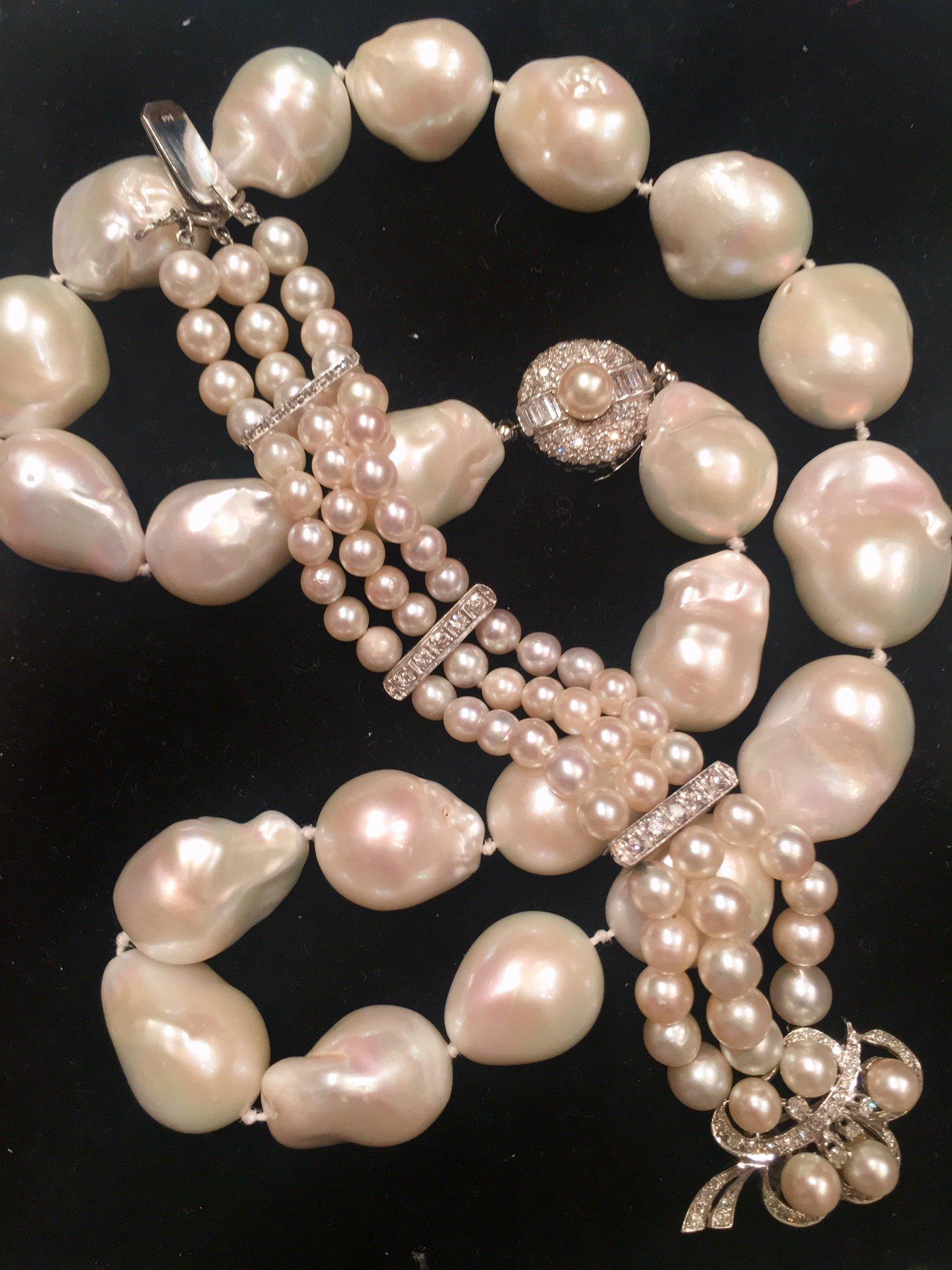 Mid Century 14 Karat Gold Large Baroque Pearl Necklace VS Diamond Baguette Clasp For Sale 6