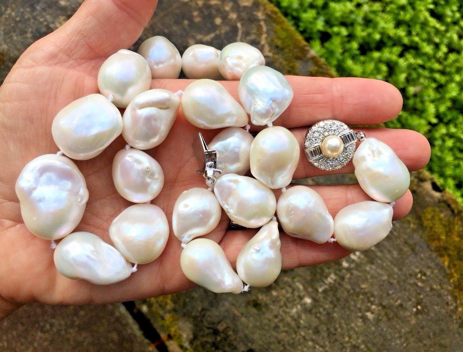 Mid Century 14 Karat Gold Large Baroque Pearl Necklace VS Diamond Baguette Clasp For Sale 4