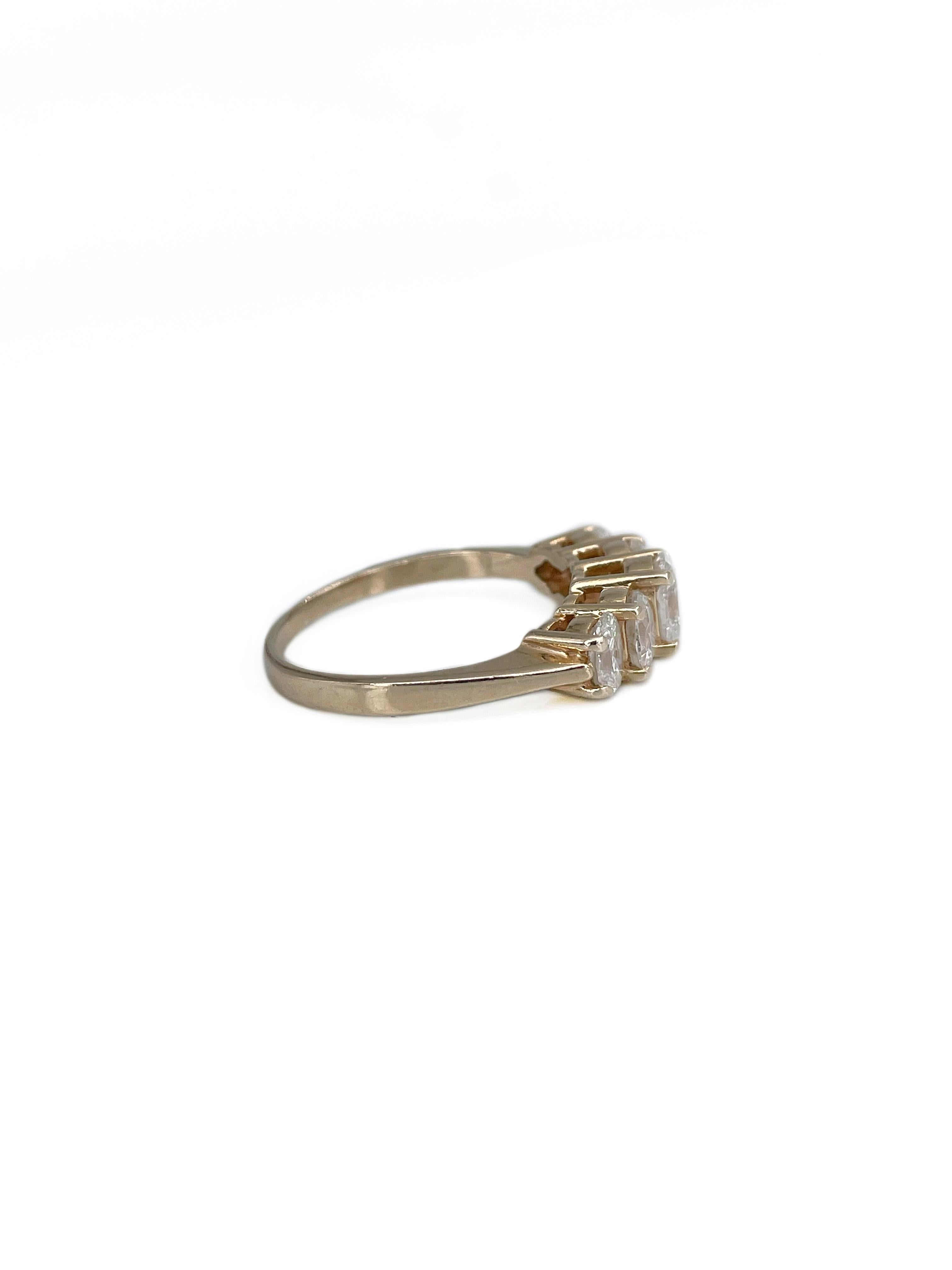 Mitte des Jahrhunderts 14 Karat Gold TW 1,25 Karat Diamantring mit fünf Steinen (Gemischter Schliff)