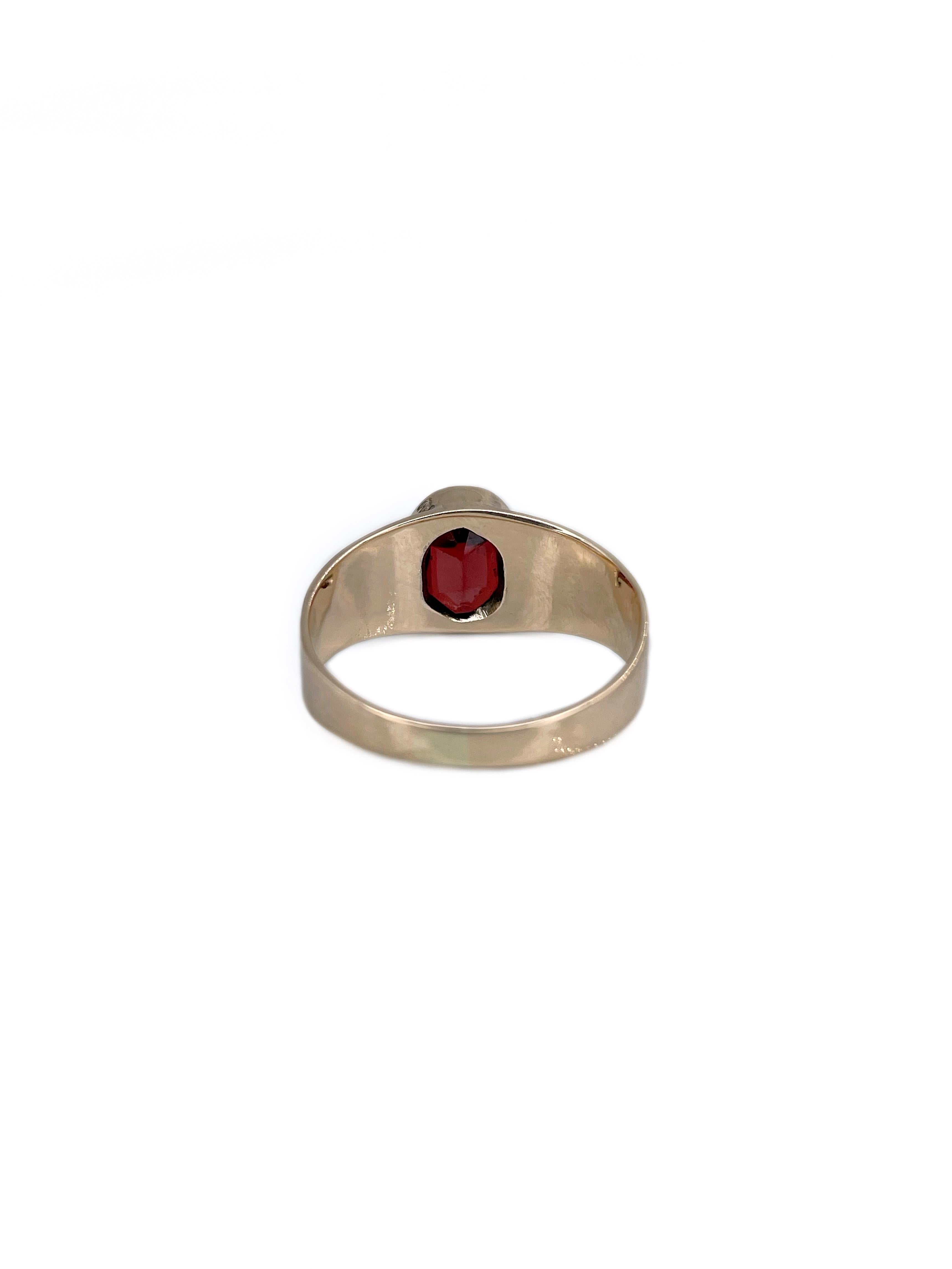 Women's or Men's Mid Century 14 Karat Yellow Gold Rose Cut Garnet Signet Ring