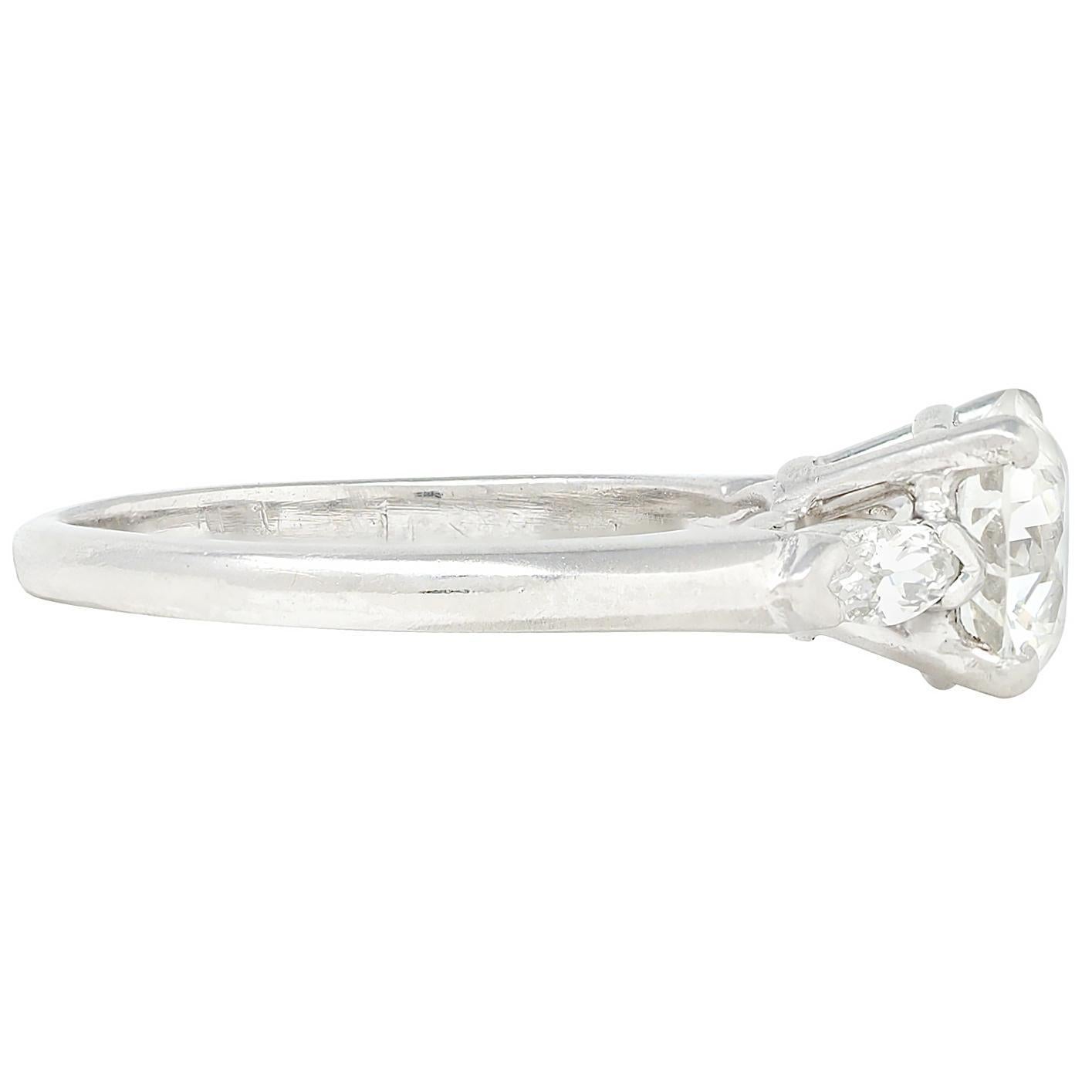 Moderno Anello di fidanzamento a tre pietre vintage con diamante di metà secolo da 1,43 CTW in platino GIA in vendita