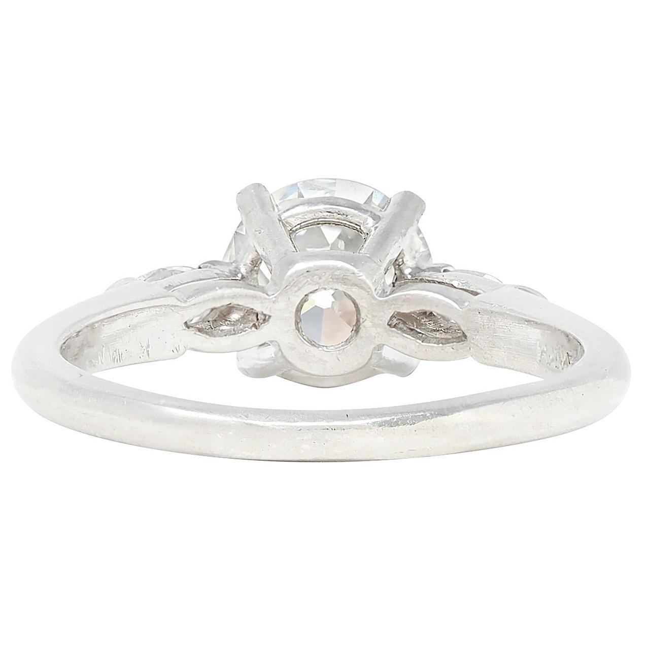 Taglio antico europeo Anello di fidanzamento a tre pietre vintage con diamante di metà secolo da 1,43 CTW in platino GIA in vendita