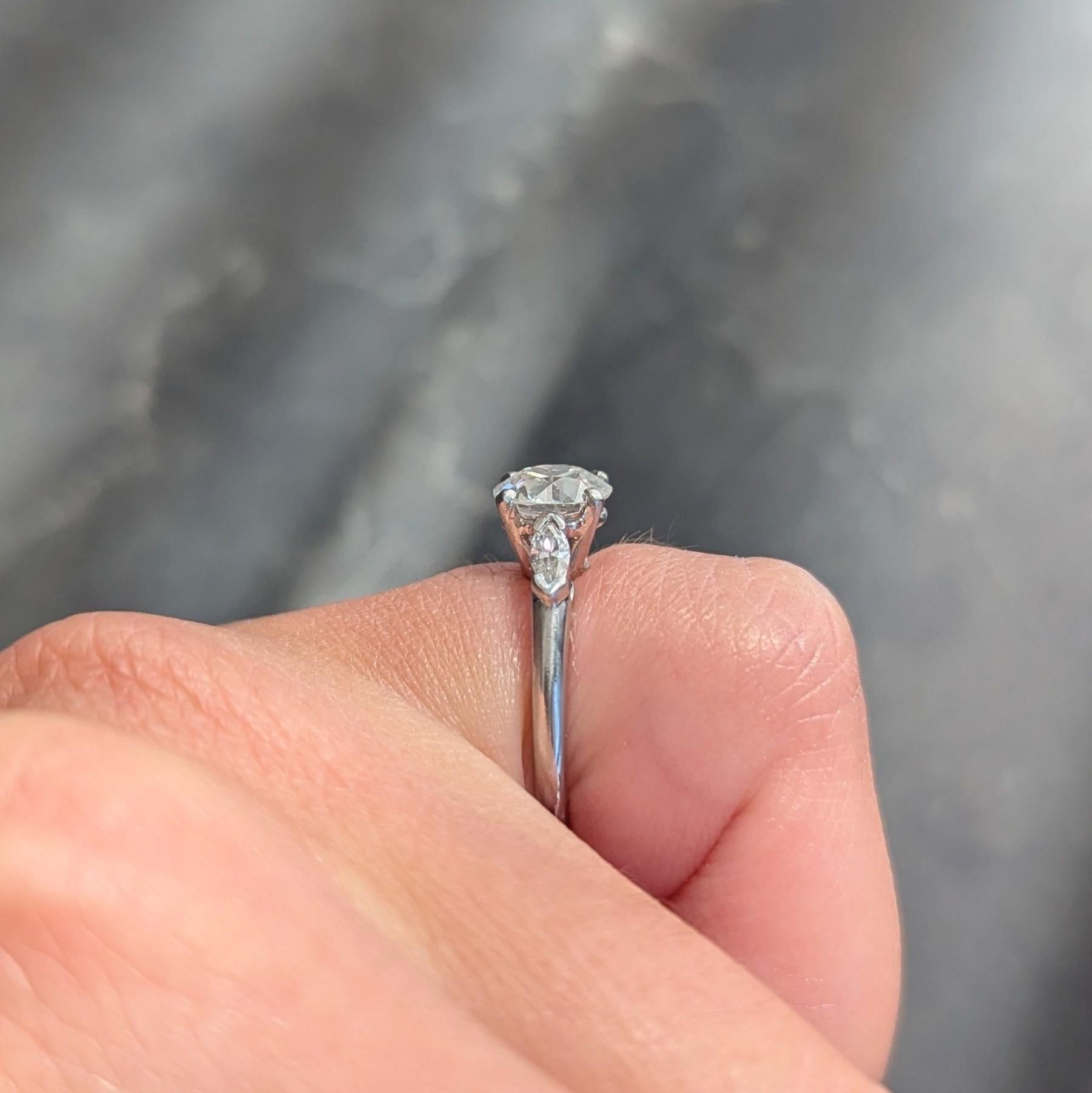 Anello di fidanzamento a tre pietre vintage con diamante di metà secolo da 1,43 CTW in platino GIA in vendita 3