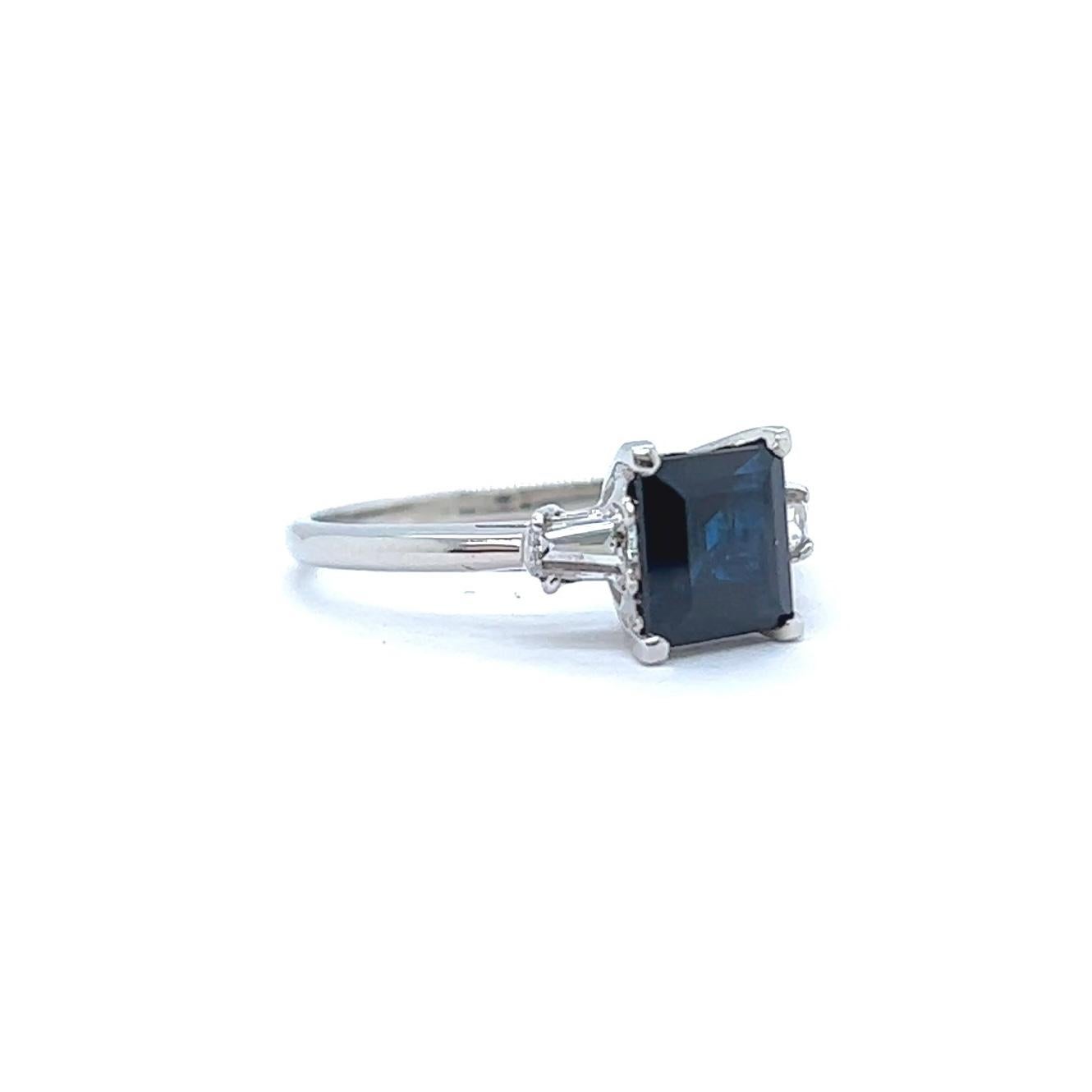 Mid Century 1.47 Carats Dark Blue Step Cut Sapphire Diamond Platinum Ring In Excellent Condition In Beverly Hills, CA