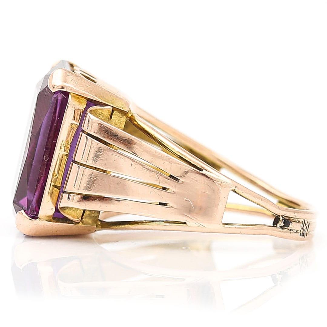 Emerald Cut Mid Century 14ct Gold Synthetic Colour Change Sapphire Ring Circa 1960 For Sale