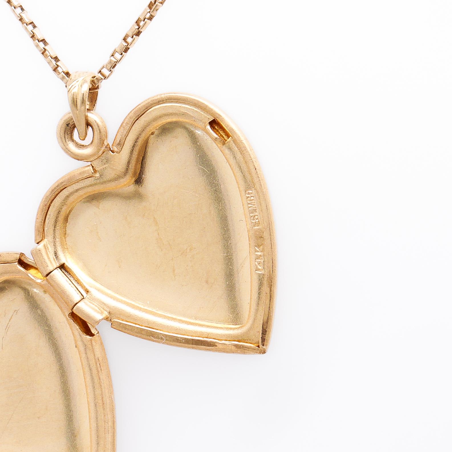 Pendentif en or 14K du milieu du siècle en forme de cœur figuré et taillé à la main en vente 5