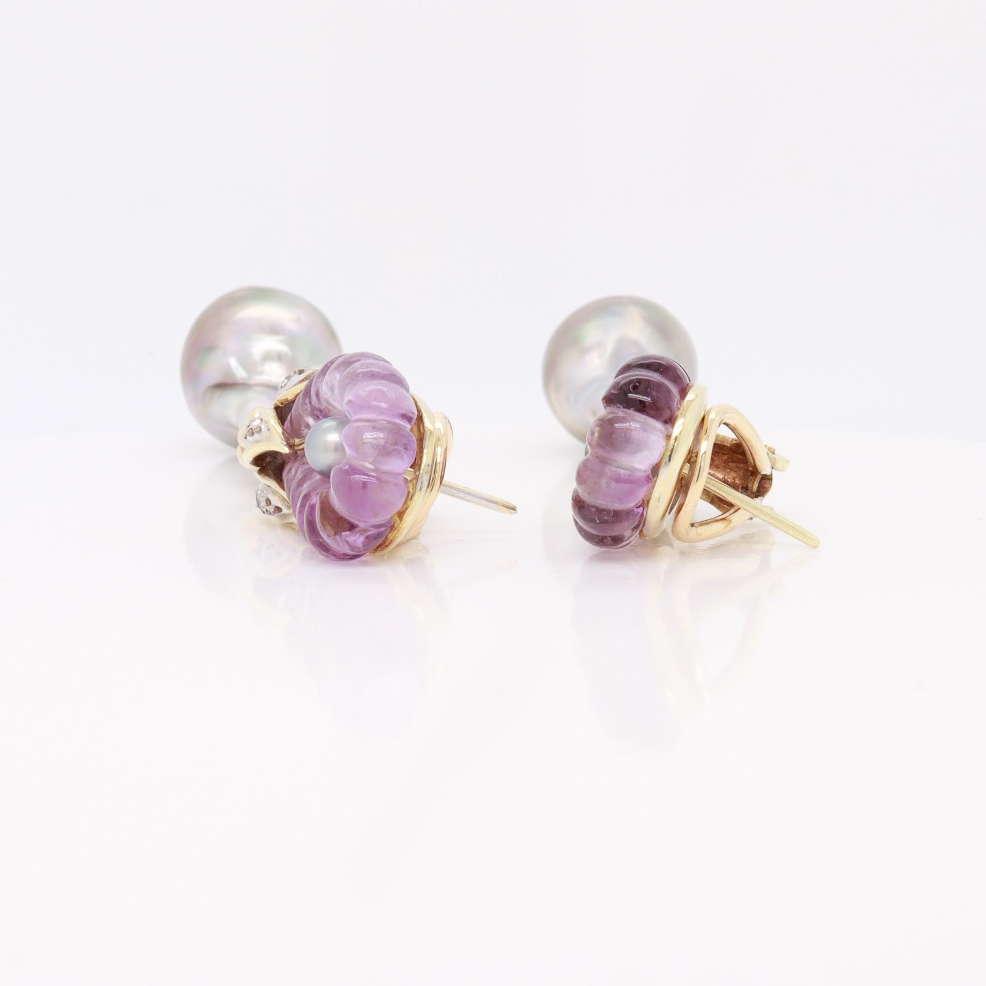 Boucles d'oreilles pendantes en or 14K, améthyste sculptée, perle grise et diamant du milieu du siècle dernier en vente 4