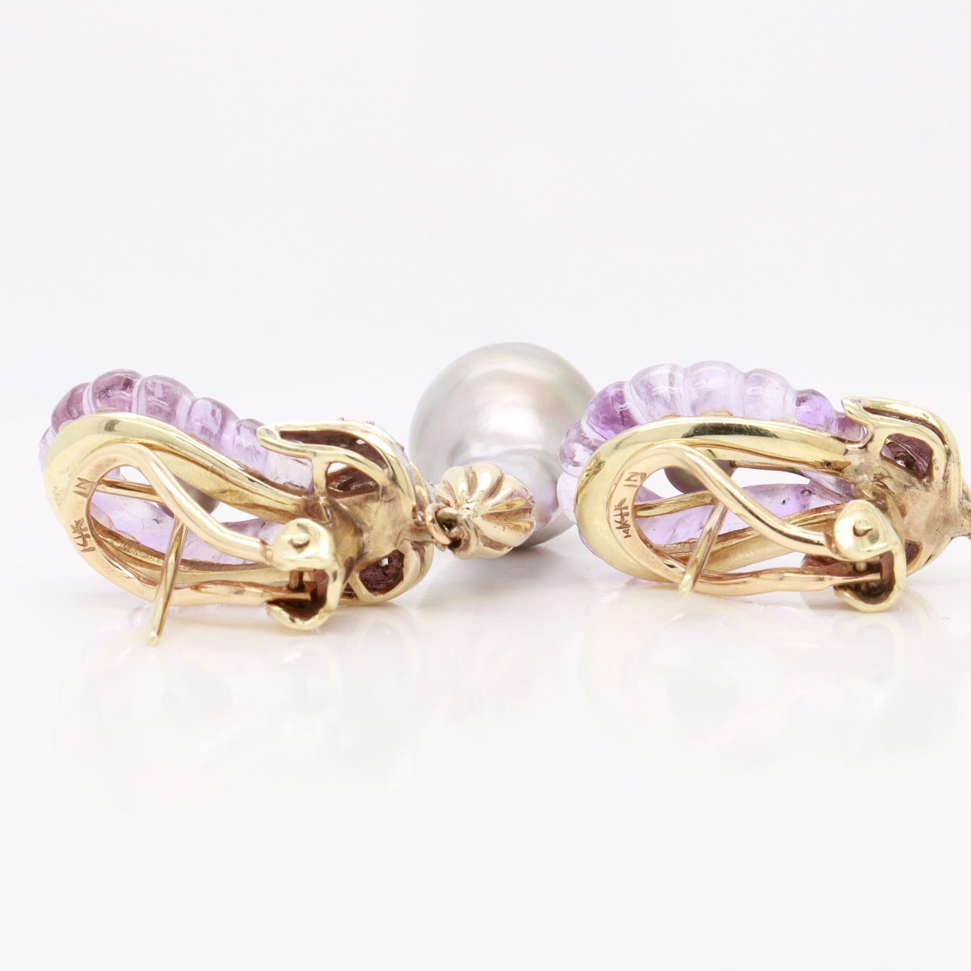 Boucles d'oreilles pendantes en or 14K, améthyste sculptée, perle grise et diamant du milieu du siècle dernier en vente 8