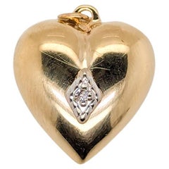 Mitte des Jahrhunderts 14K Gold  & Diamant-Herz-Anhänger oder Charme