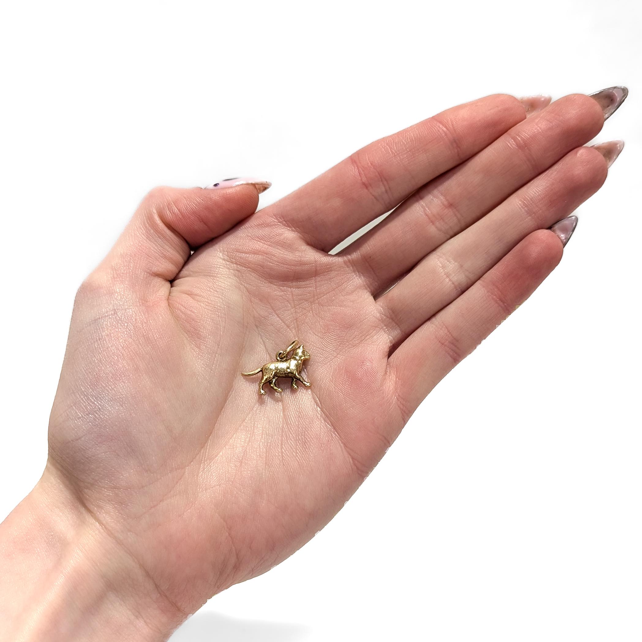 A fine vintage gold charm.

In 14 karat yellow gold.

In the form of a house cat walking. 

Marked to one side of the body.

Simply a wonderful cat charm!

(Chain for display purposes and not included with purchase.)

Date:
Mid-20th Century

Overall