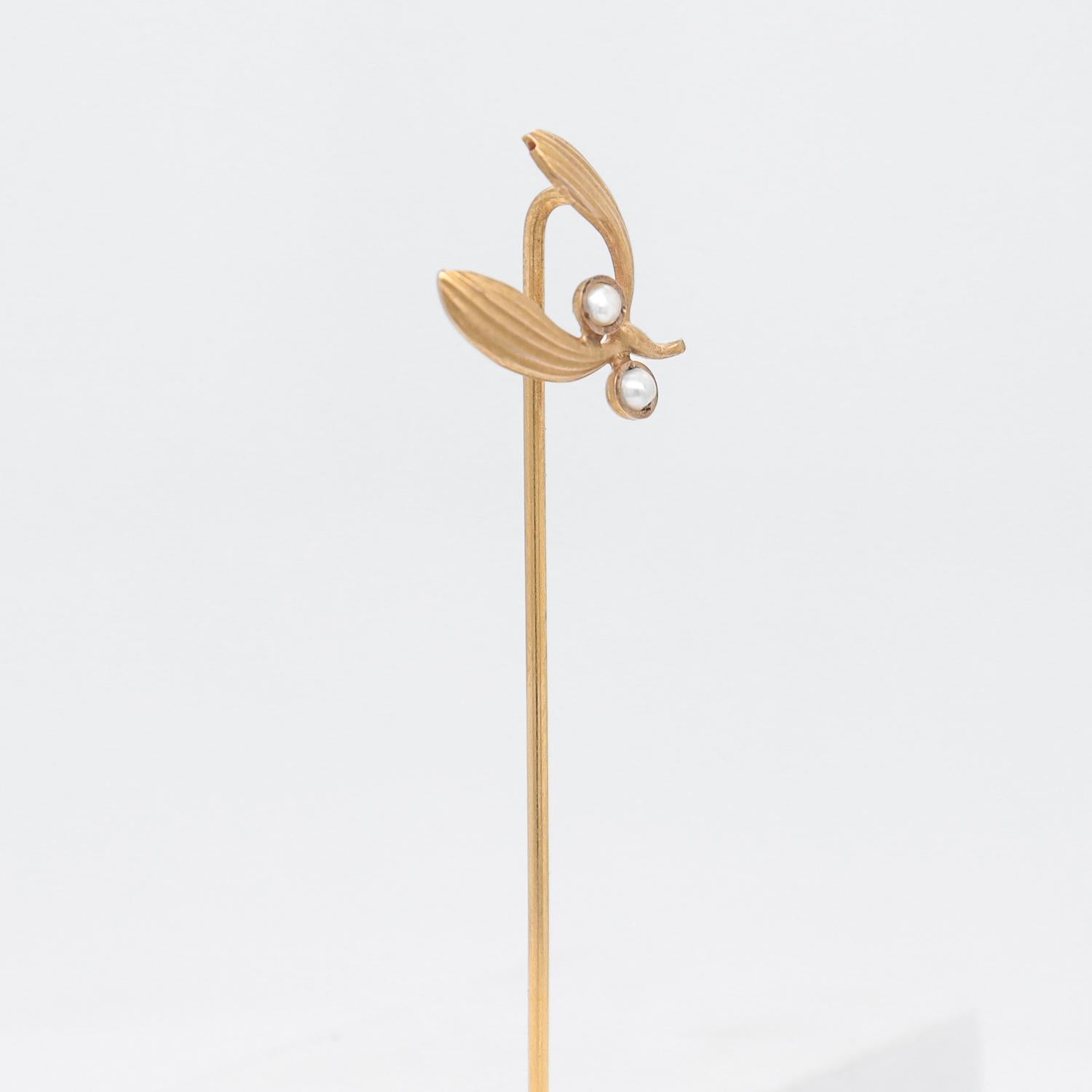 Mid-Century 14k Gold & Seed Pearl Mistletoe Stickpin For Sale 1