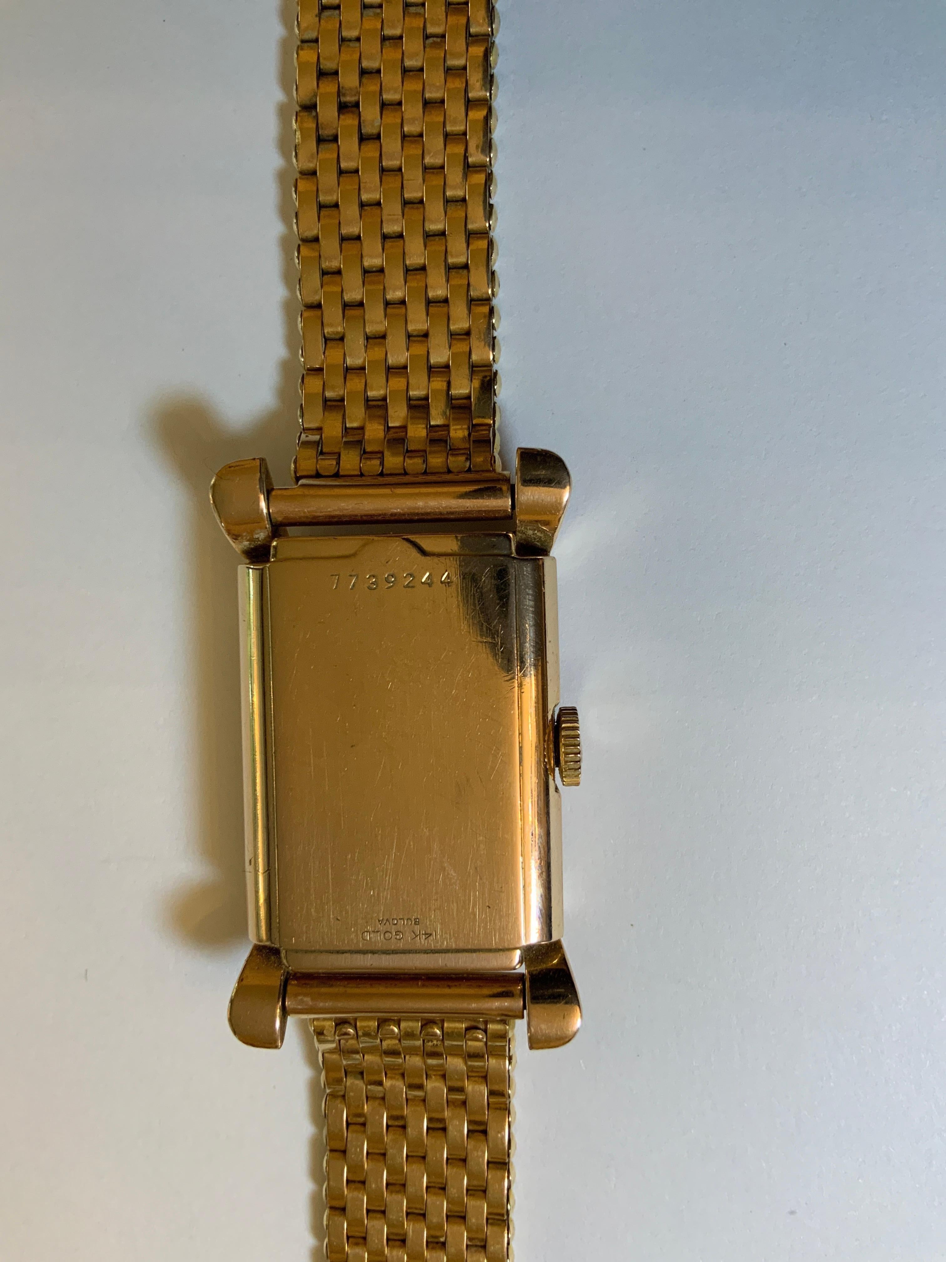 Reloj Bulova Mid Century 14K Gold Tank Moderno en venta