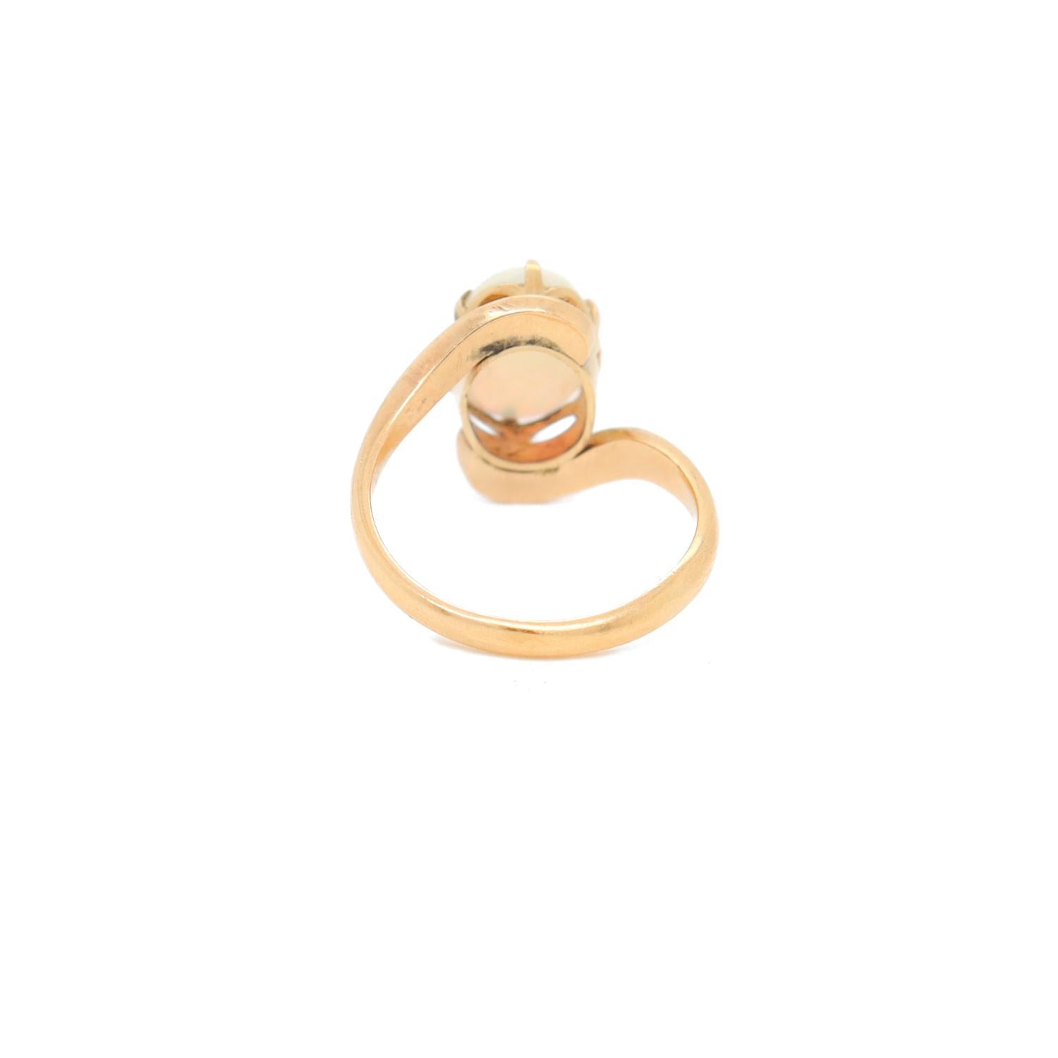 Anello da cocktail in oro rosa 14k e opale cabochon di metà secolo 3
