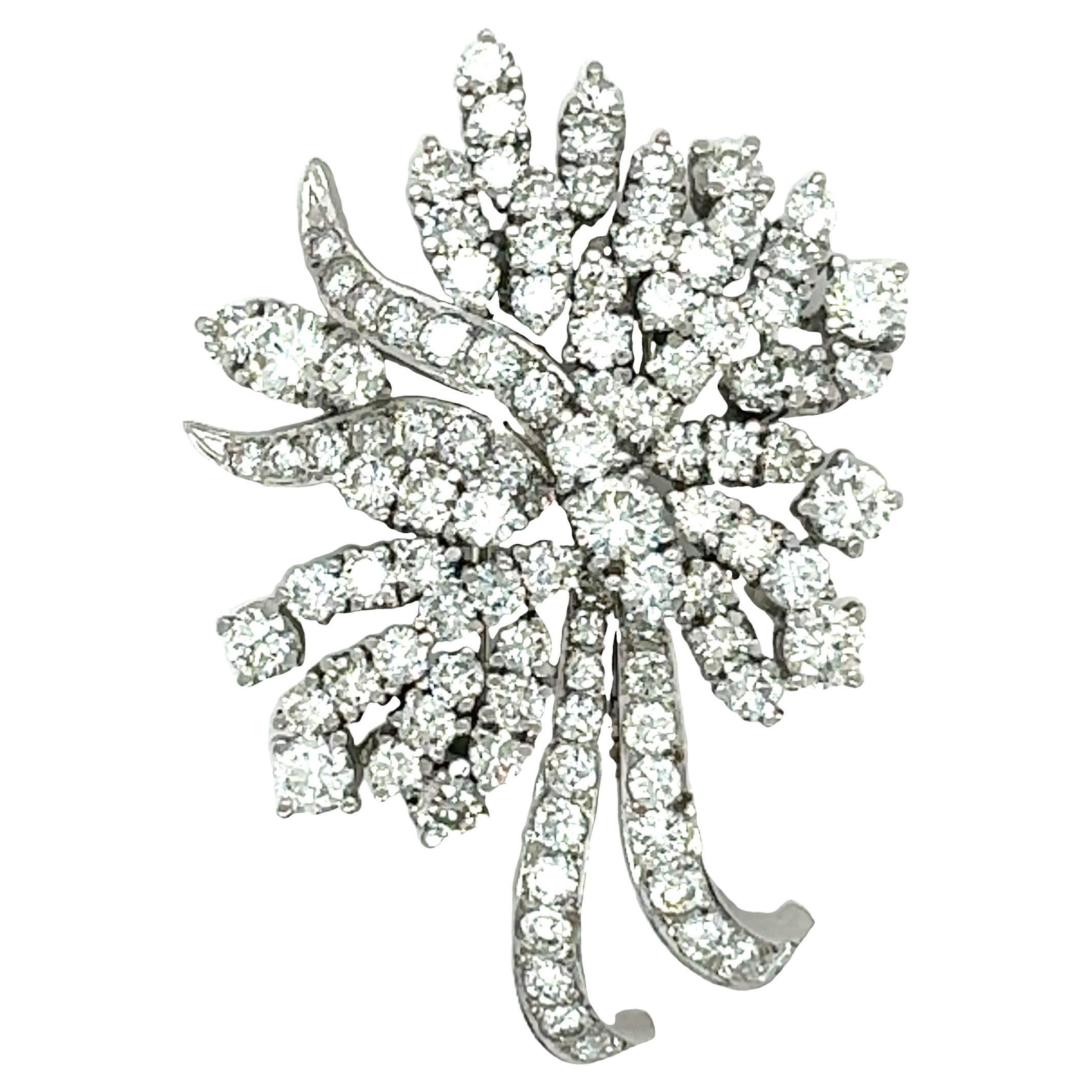 Broche floral de diamantes de oro blanco de 14 quilates de mediados de siglo
