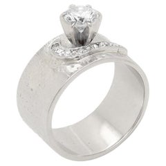 Anello Mid-Century in oro bianco 14K e diamanti con fascia larga