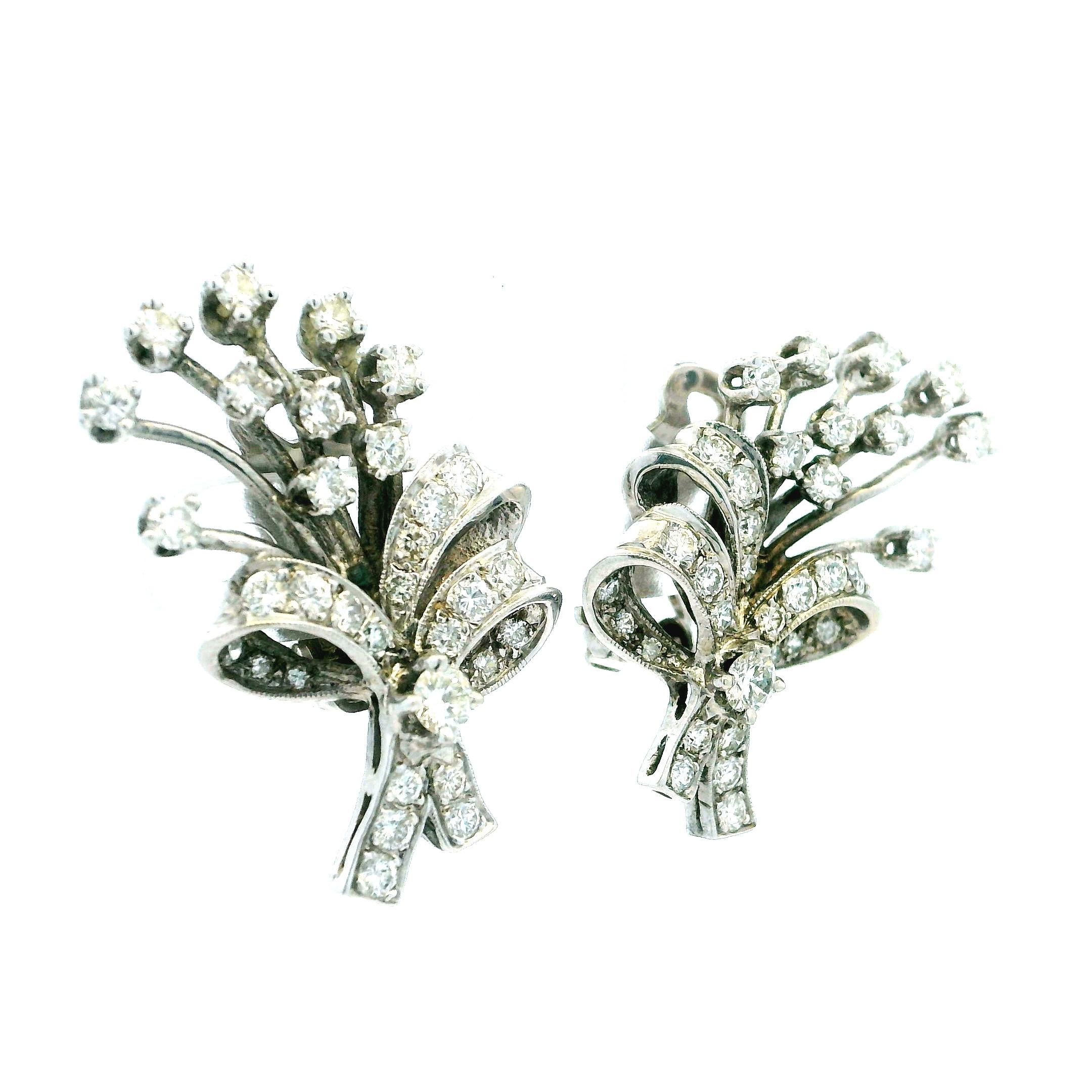 Taille ronde Boucles d'oreilles en or blanc 18 carats, 3 carats. en vente