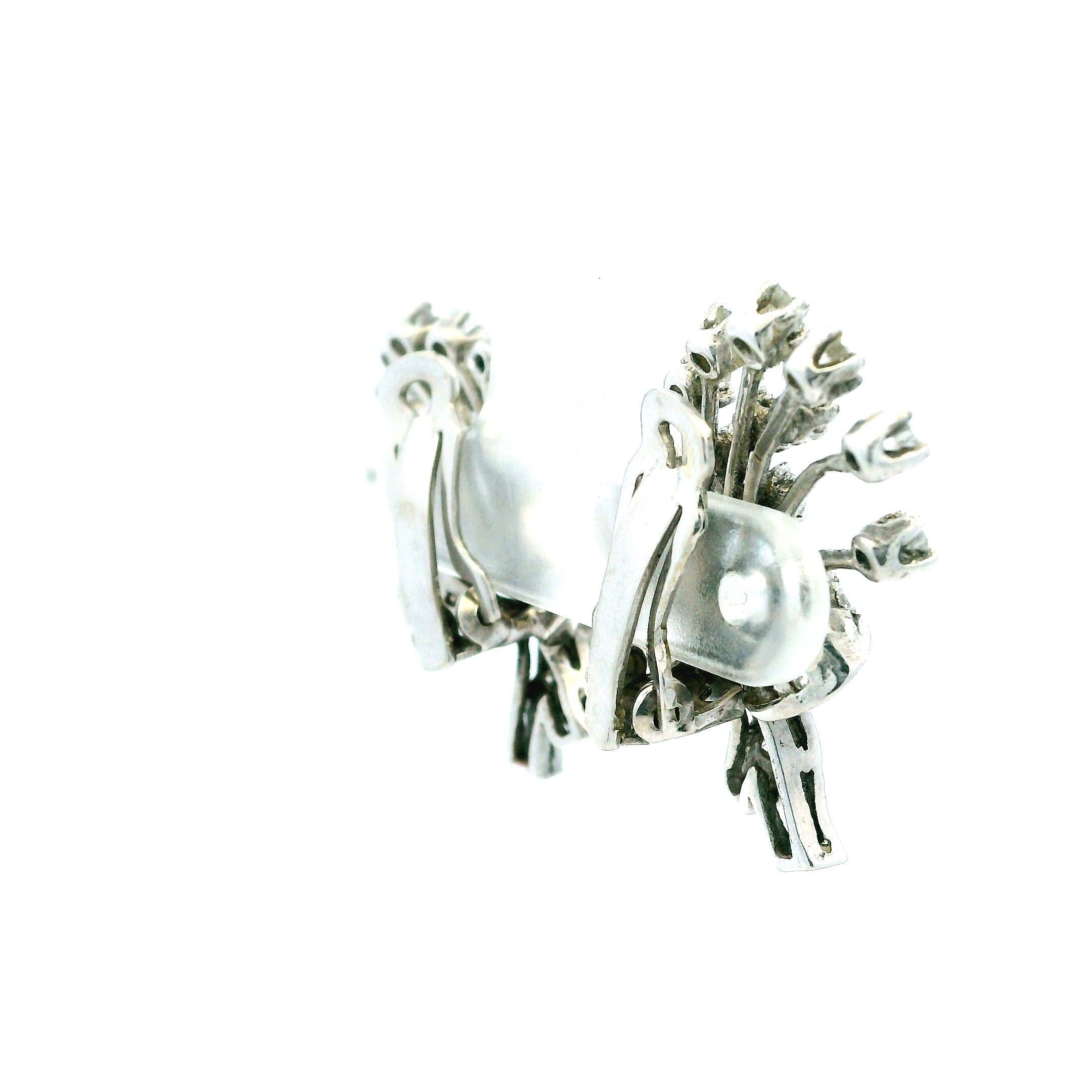 Boucles d'oreilles en or blanc 18 carats, 3 carats. Excellent état - En vente à Miami, FL