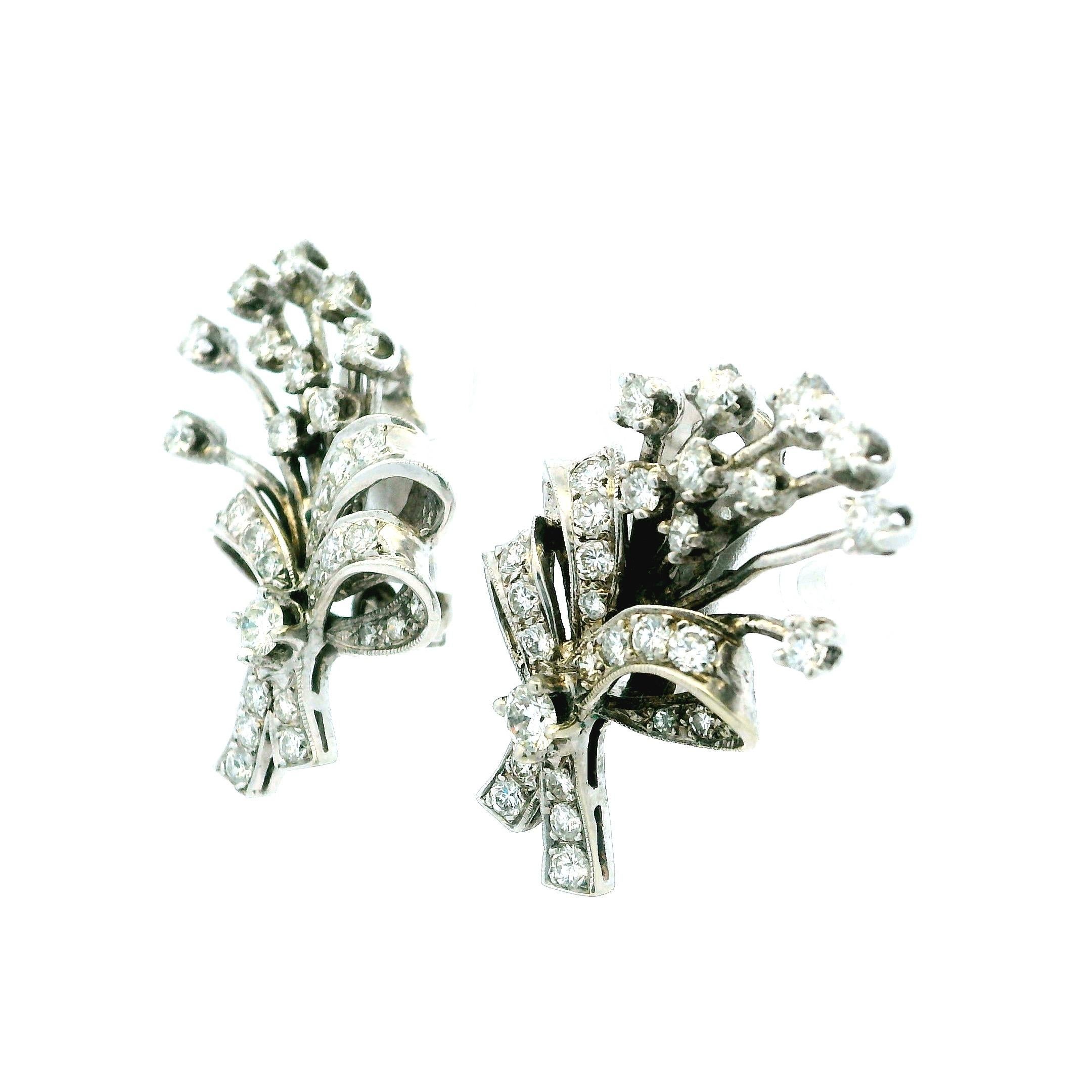 Boucles d'oreilles en or blanc 18 carats, 3 carats. en vente 1