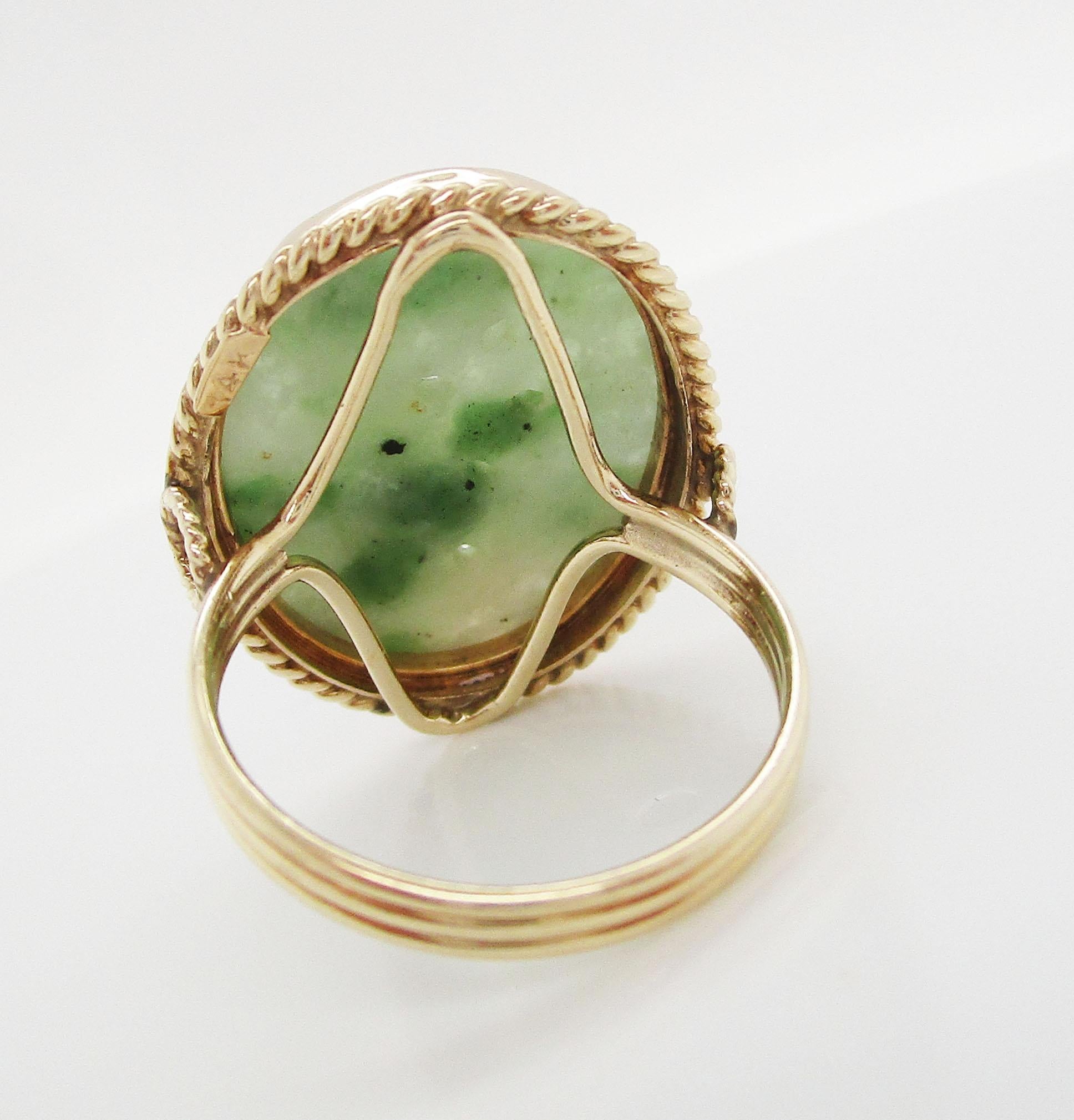 Midcentury 14 Karat Yellow Gold Carved Jade Statement Ring In Excellent Condition In Lexington, KY