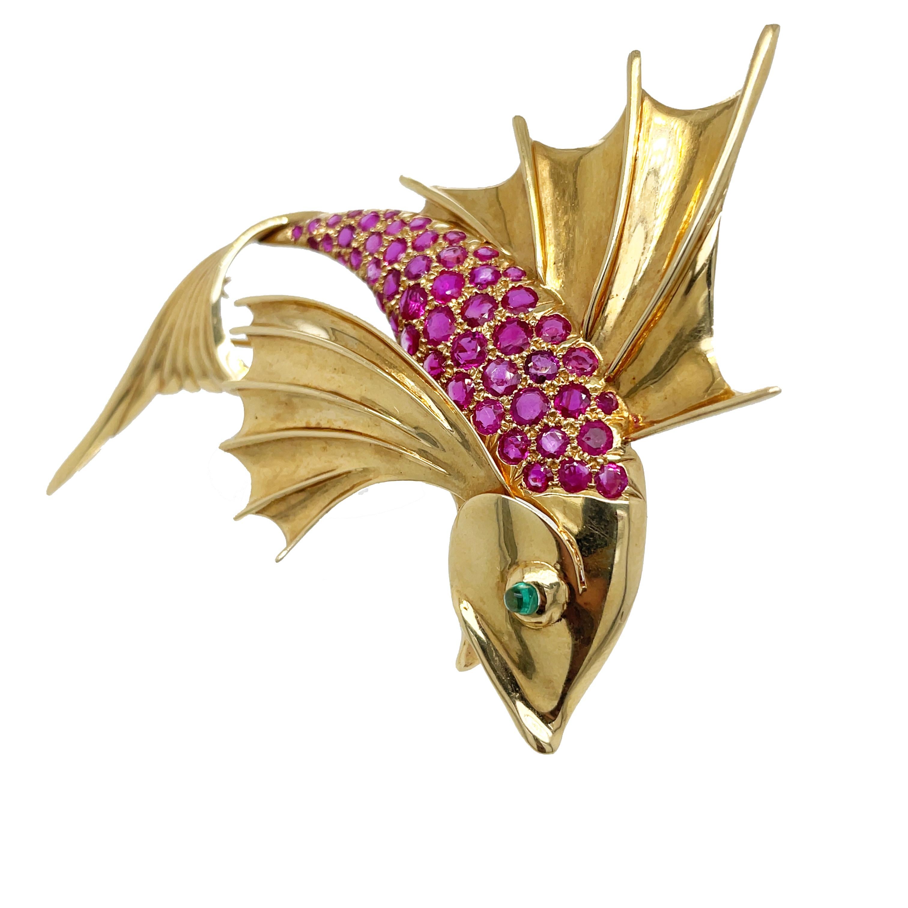 Mid-Century 14K Yellow Gold Ruby & Emerald Fish Pin In Excellent Condition For Sale In Lexington, KY