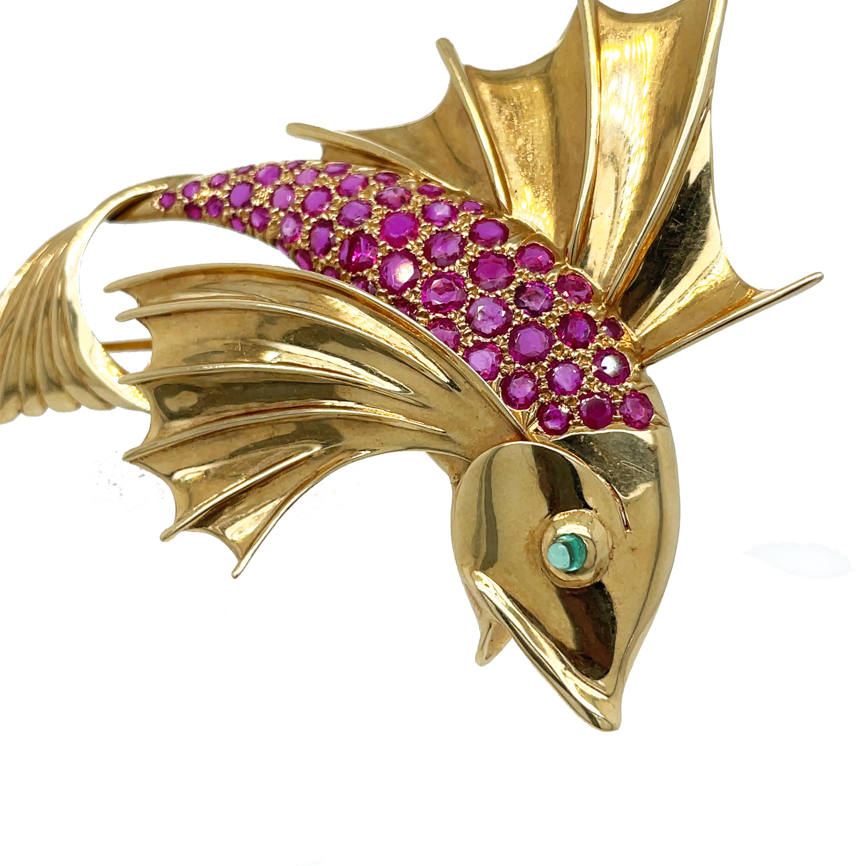Mid-Century 14K Yellow Gold Ruby & Emerald Fish Pin For Sale 1