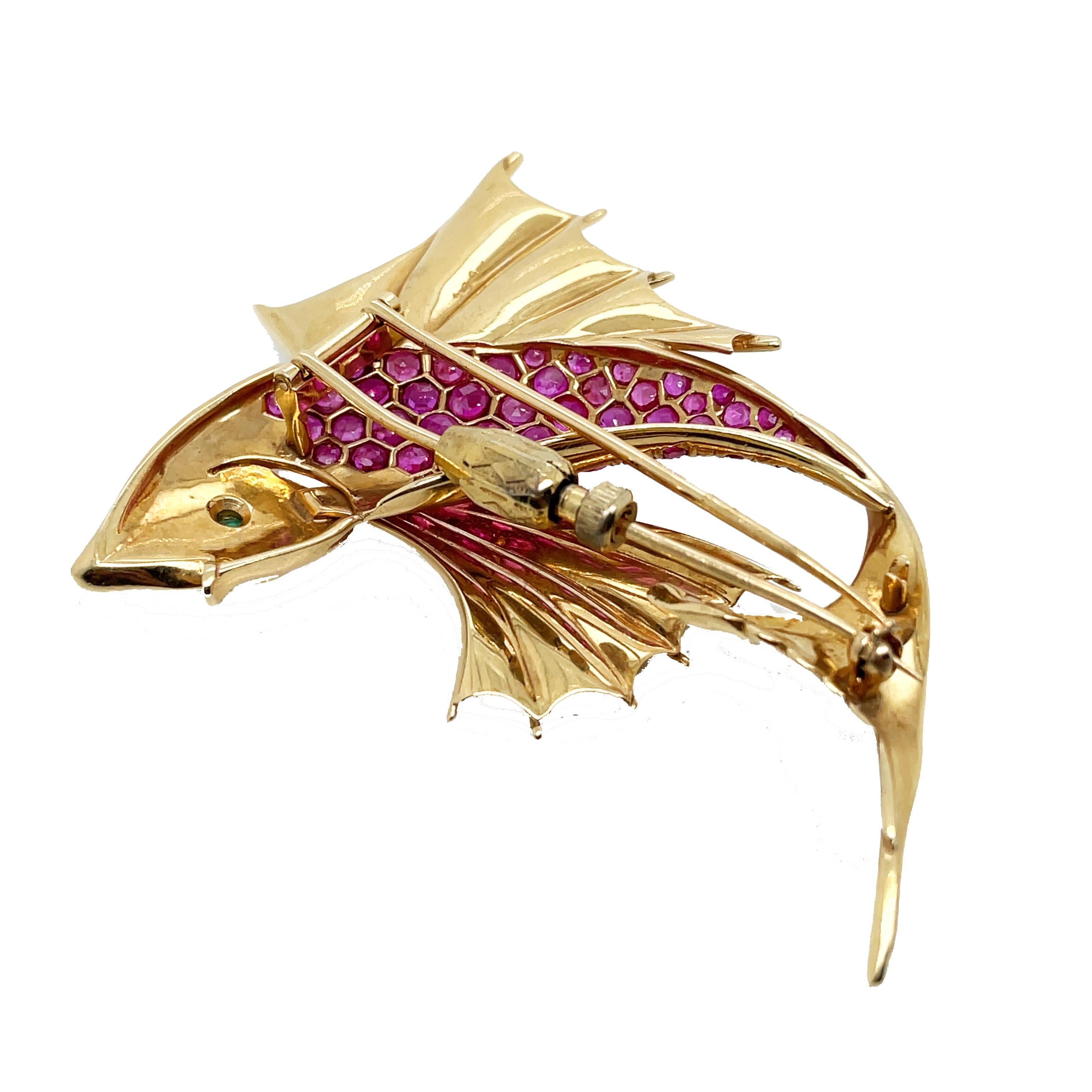 Mid-Century 14K Yellow Gold Ruby & Emerald Fish Pin For Sale 3