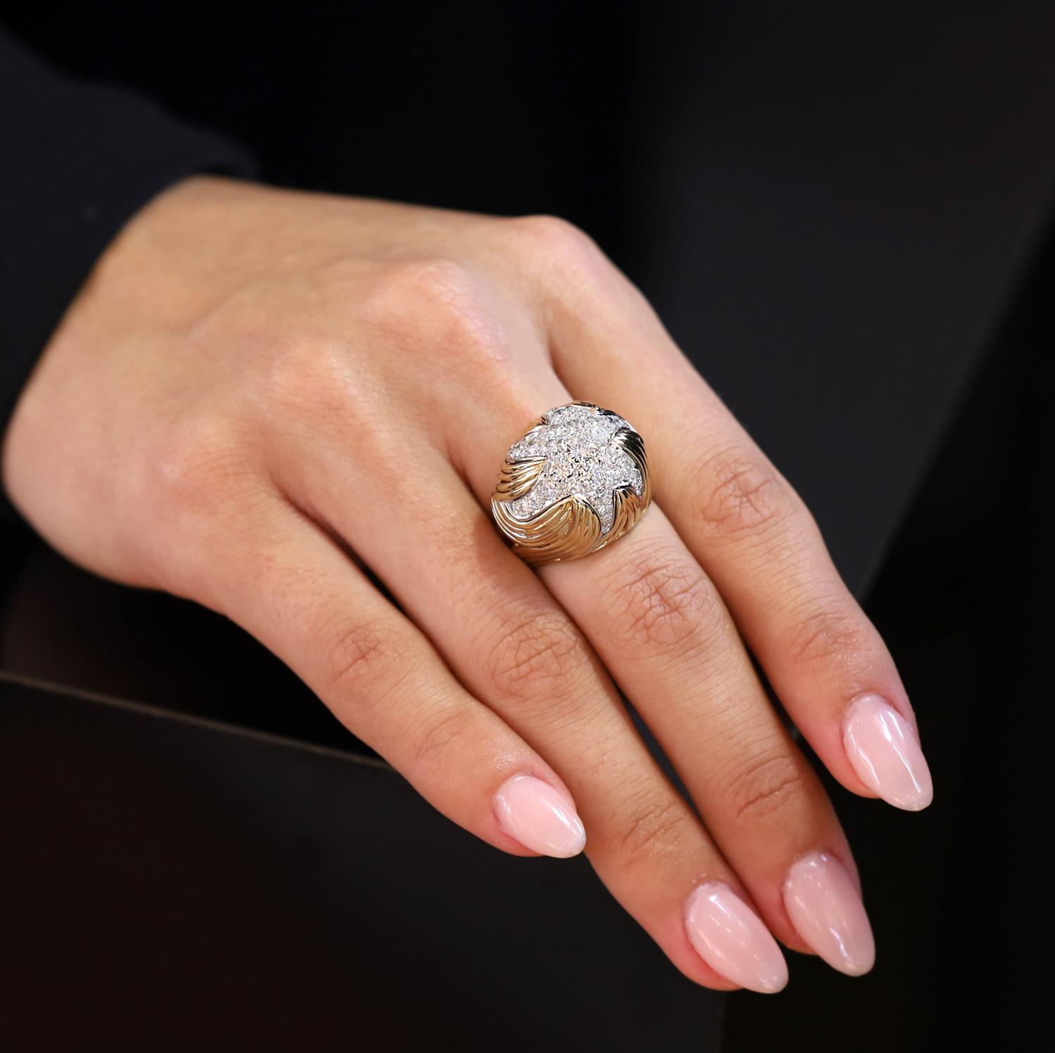 Taglio brillante Anello cocktail a cupola con diamante a grappolo da 1,50 carati del Mid-Century in vendita