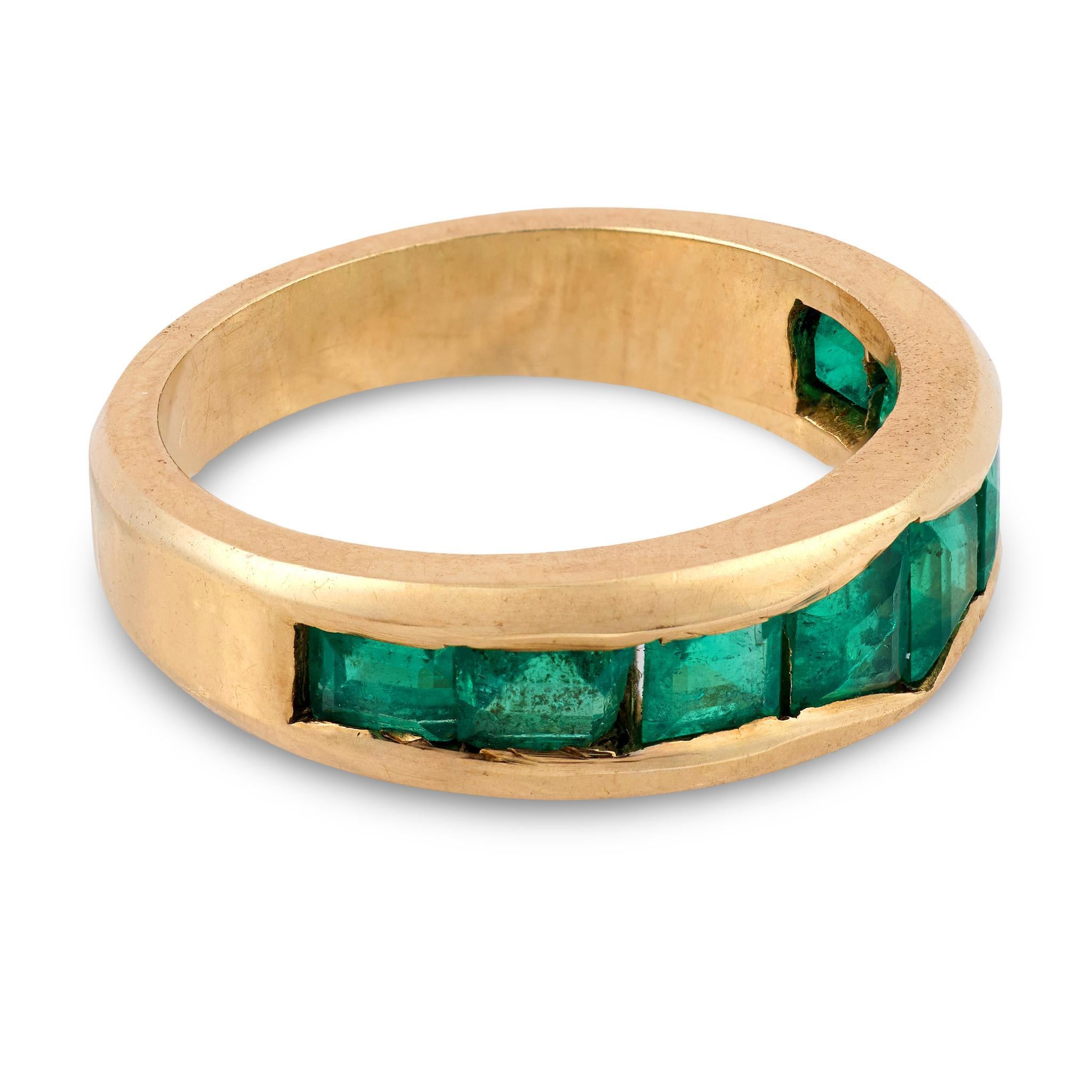 Anillo de oro amarillo de 14 quilates con esmeralda de 1,50 quilates de mediados de siglo en Bueno estado para la venta en Beverly Hills, CA