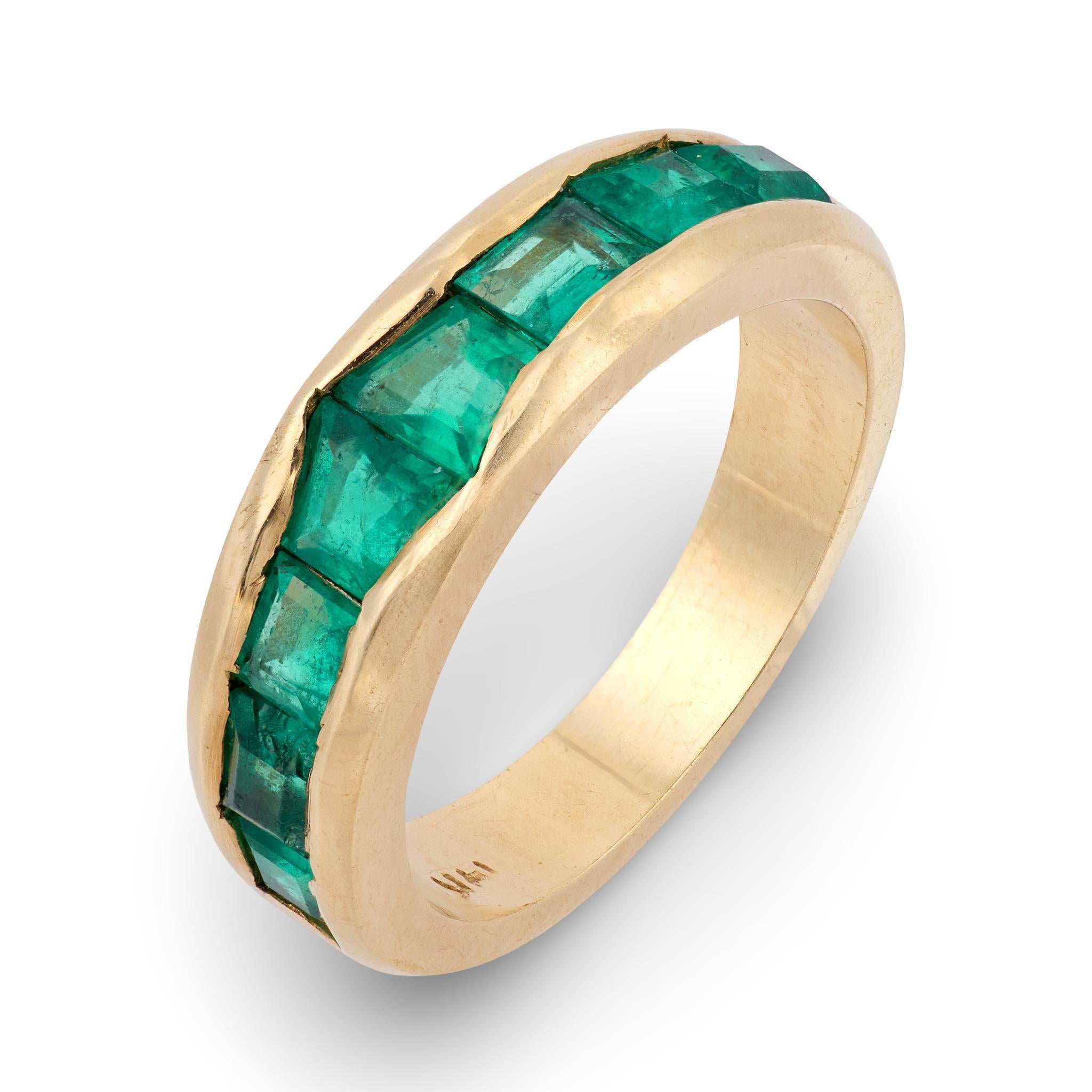 Anillo de oro amarillo de 14 quilates con esmeralda de 1,50 quilates de mediados de siglo en venta 2