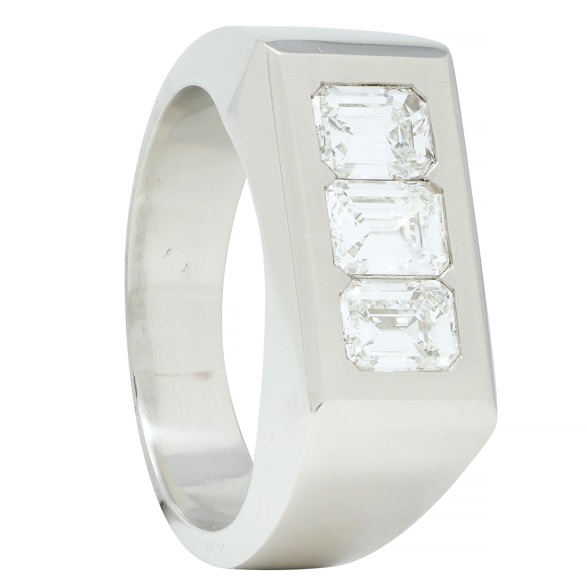 Mid-Century 1.50 CTW Diamond 18 Karat White Gold Unisex Vintage Band Ring For Sale 6