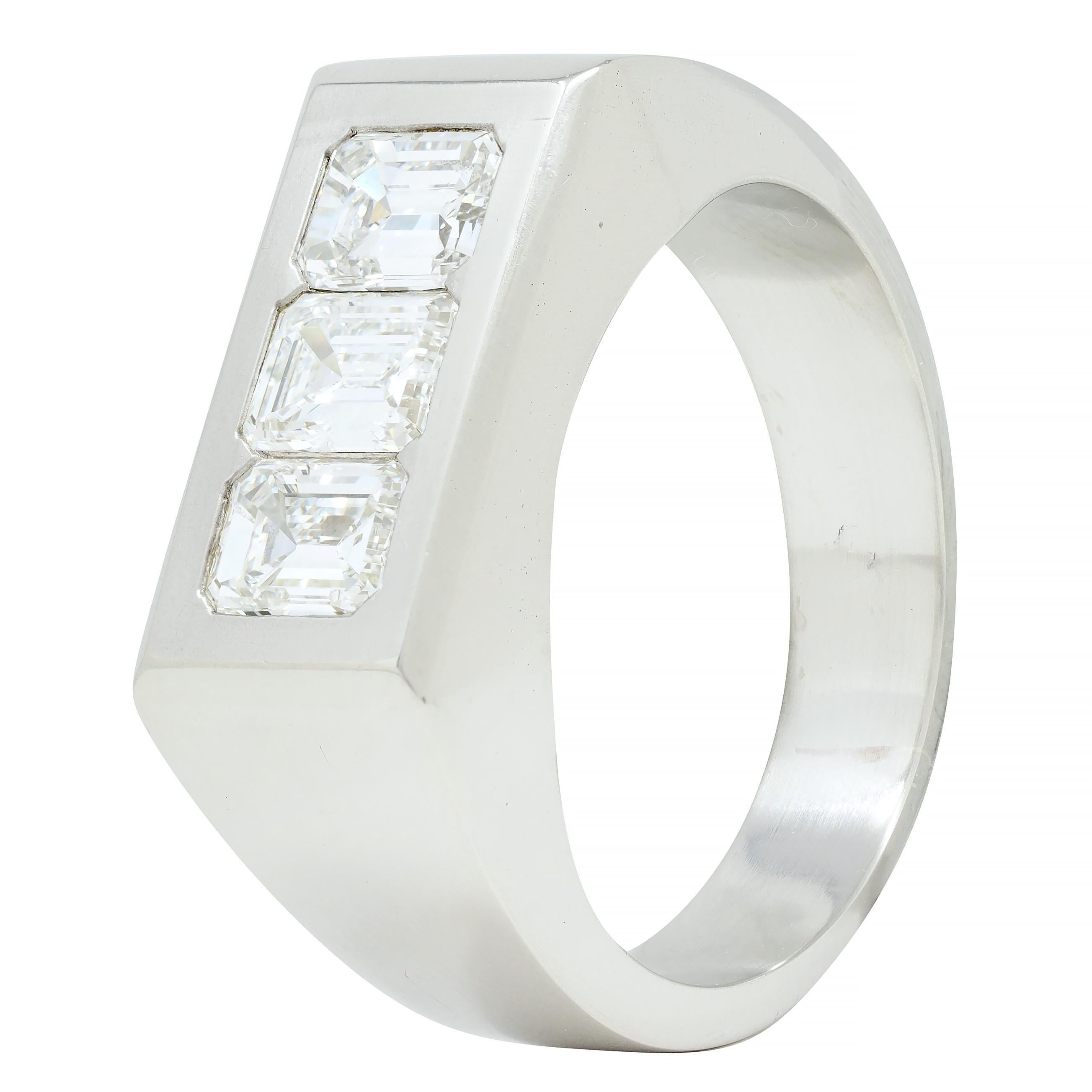 Mid-Century 1.50 CTW Diamond 18 Karat White Gold Unisex Vintage Band Ring For Sale 4