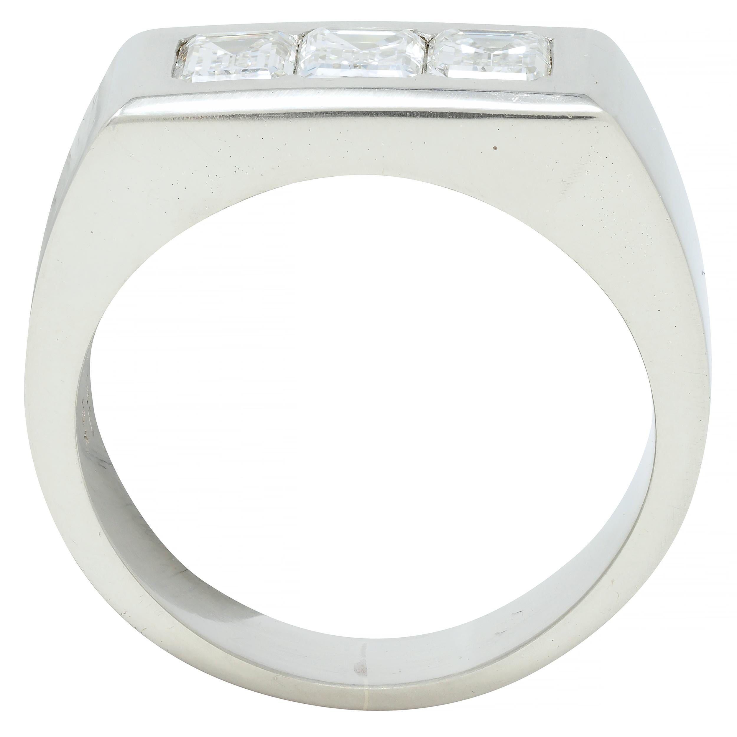 Mid-Century 1.50 CTW Diamond 18 Karat White Gold Unisex Vintage Band Ring For Sale 5