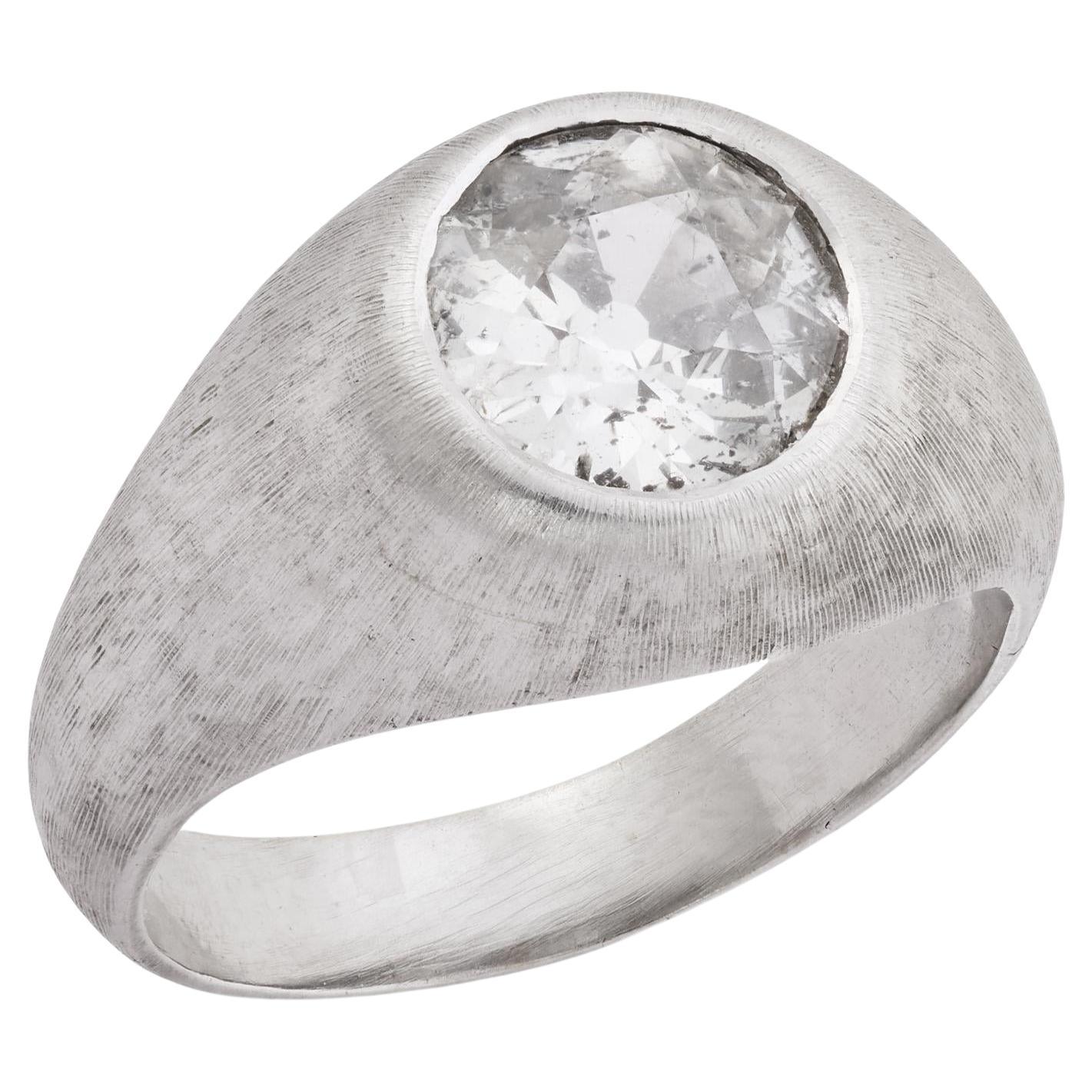 Anello con castone in oro bianco 18 carati di metà secolo con diamante taglio vecchio europeo da 1,55 carati in vendita