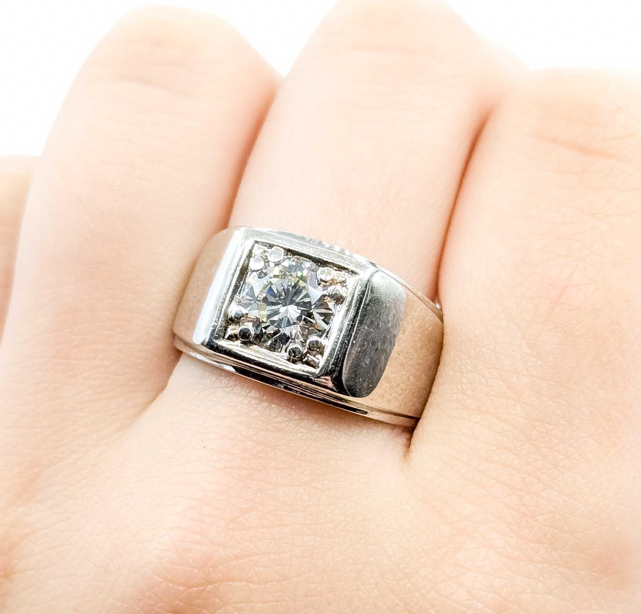 Contemporaneo Anello Mid-Century con diamante da 1,57 carati in oro bianco 14 carati in vendita