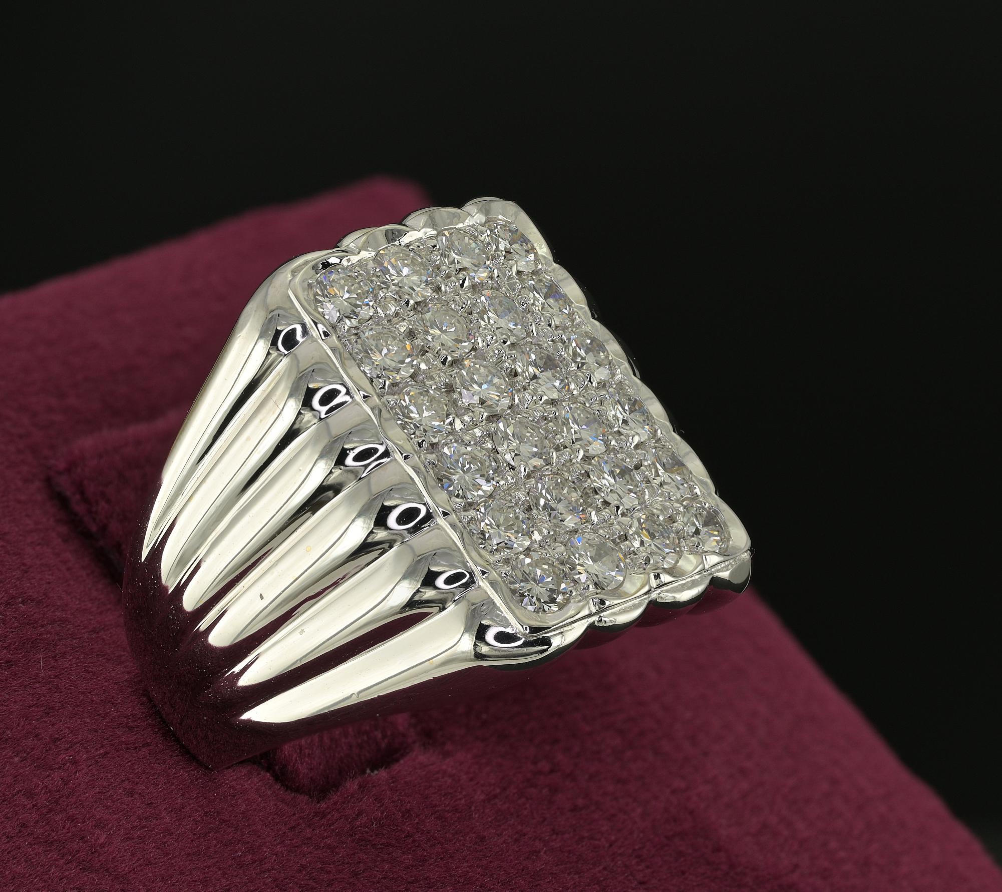 Brilliant Cut Mid century 1.65 CT G VVS Diamond 18 Kt Unisex Ring For Sale