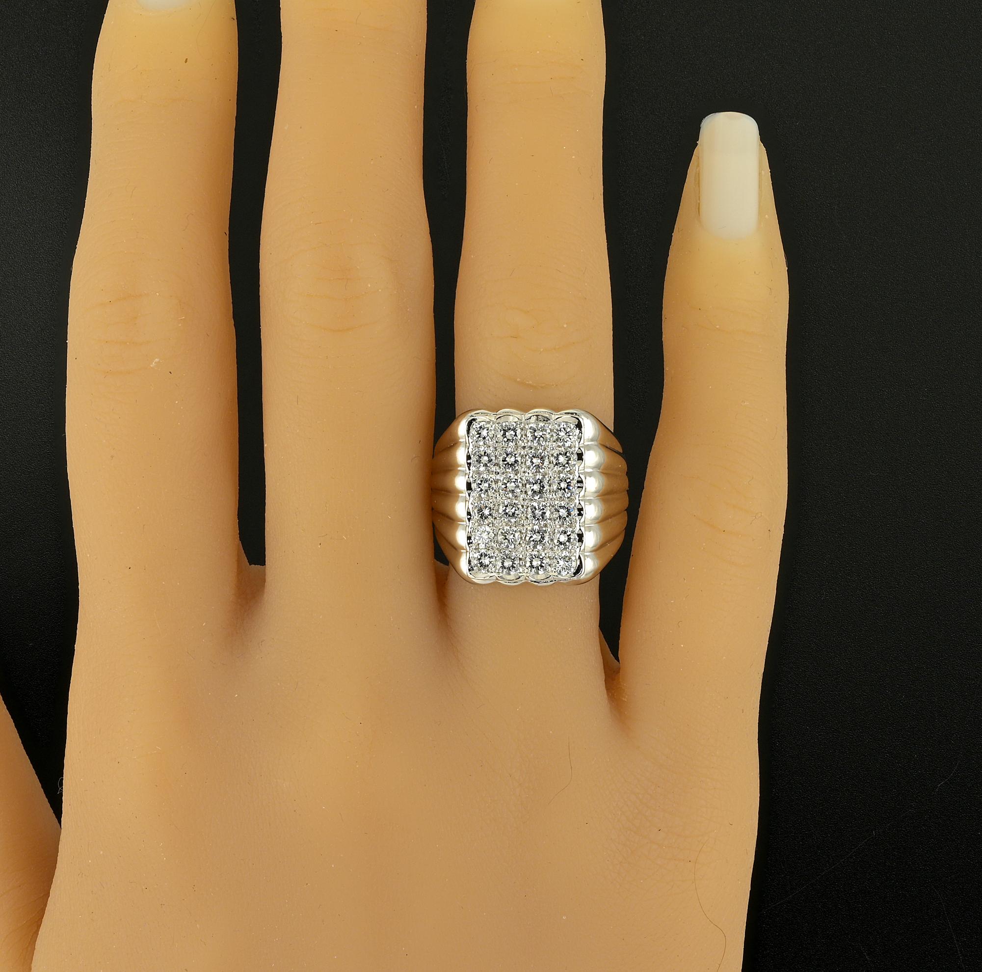 Mid century 1.65 CT G VVS Diamond 18 Kt Unisex Ring For Sale 3