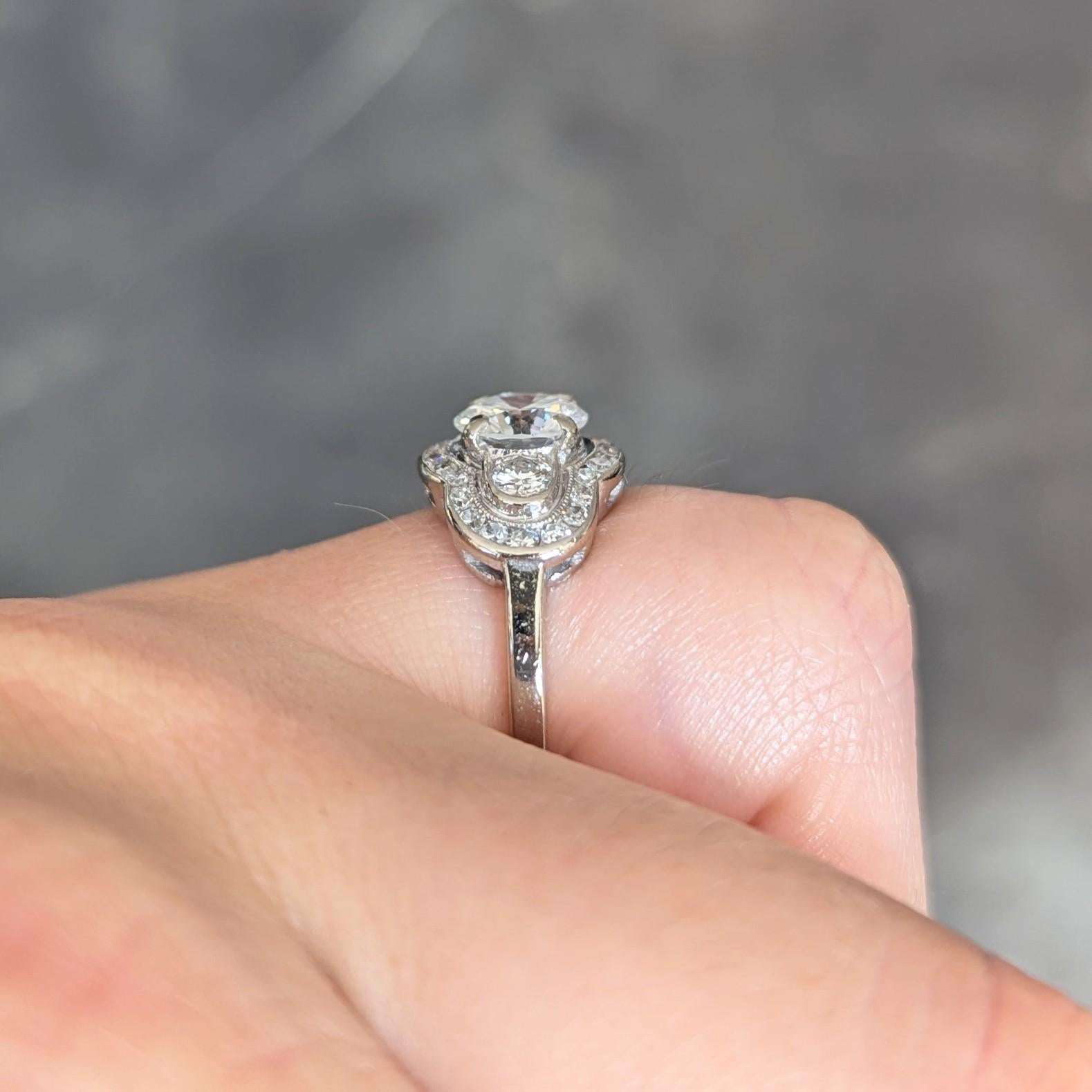 Mid-Century 1,65 CTW Diamant 14 Karat Weißgold Vintage Cluster Verlobungsring im Angebot 8