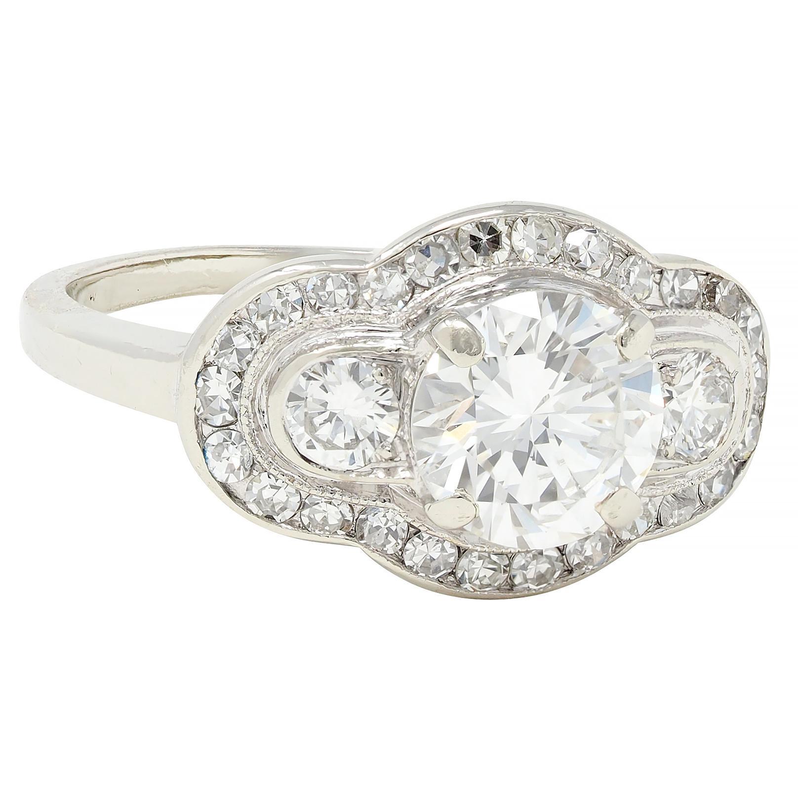 Mid-Century 1,65 CTW Diamant 14 Karat Weißgold Vintage Cluster Verlobungsring (Rundschliff) im Angebot