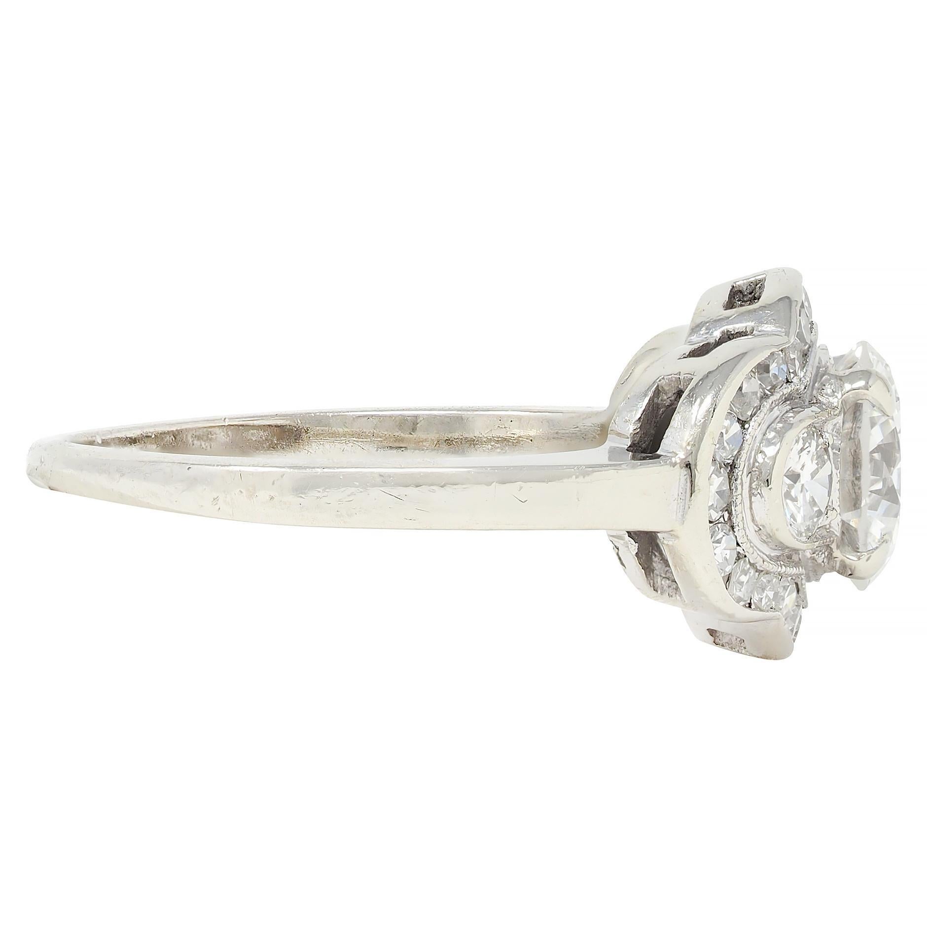 Mid-Century 1,65 CTW Diamant 14 Karat Weißgold Vintage Cluster Verlobungsring im Zustand „Hervorragend“ im Angebot in Philadelphia, PA