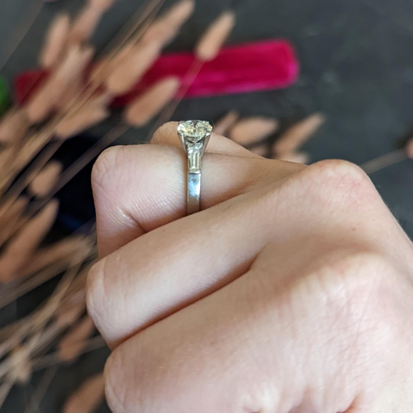 Mid-Century 1.66 Carats Diamond Platinum Engagement Ring For Sale 5