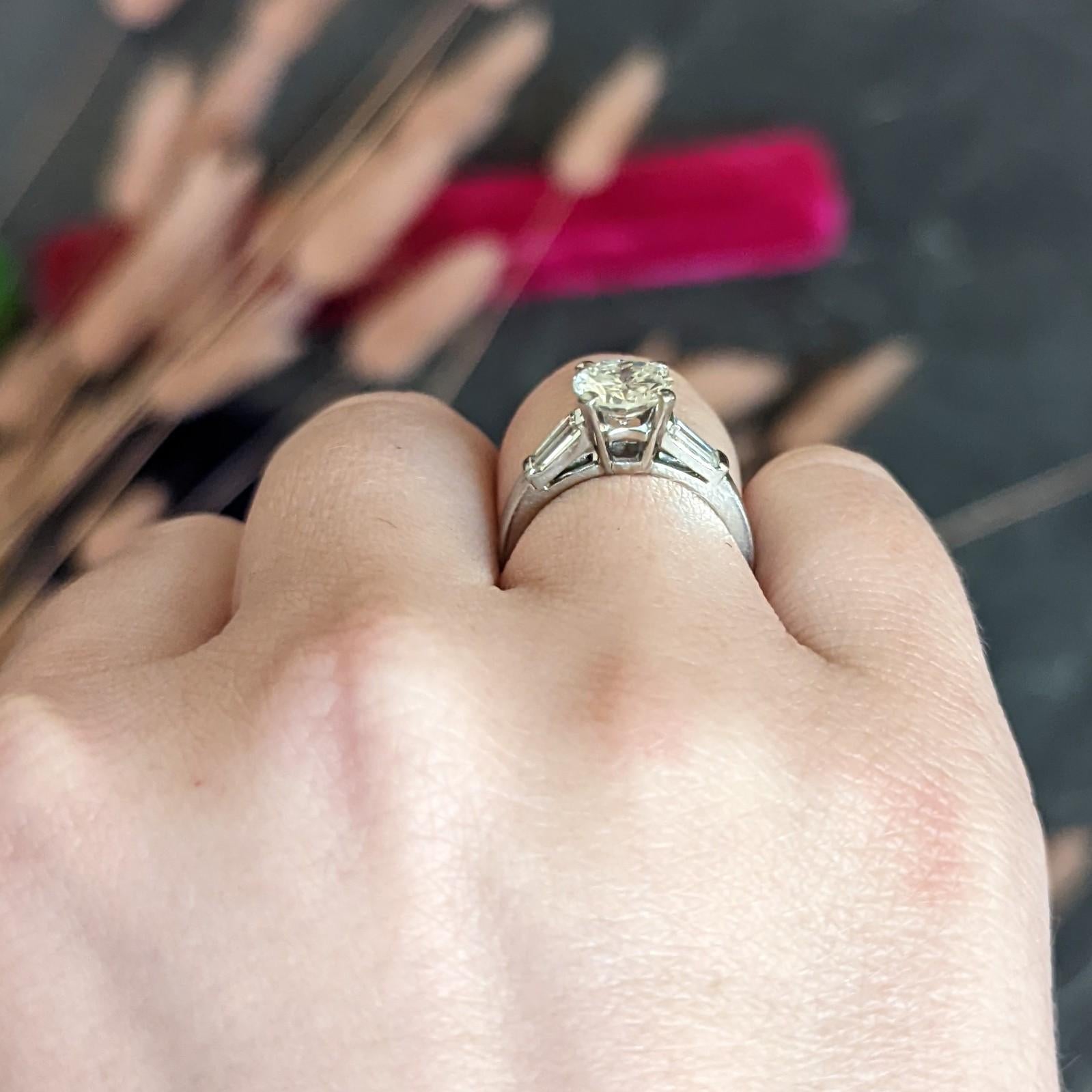 Verlobungsring aus Platin mit 1,66 Karat Diamant in der Mitte des Jahrhunderts 8