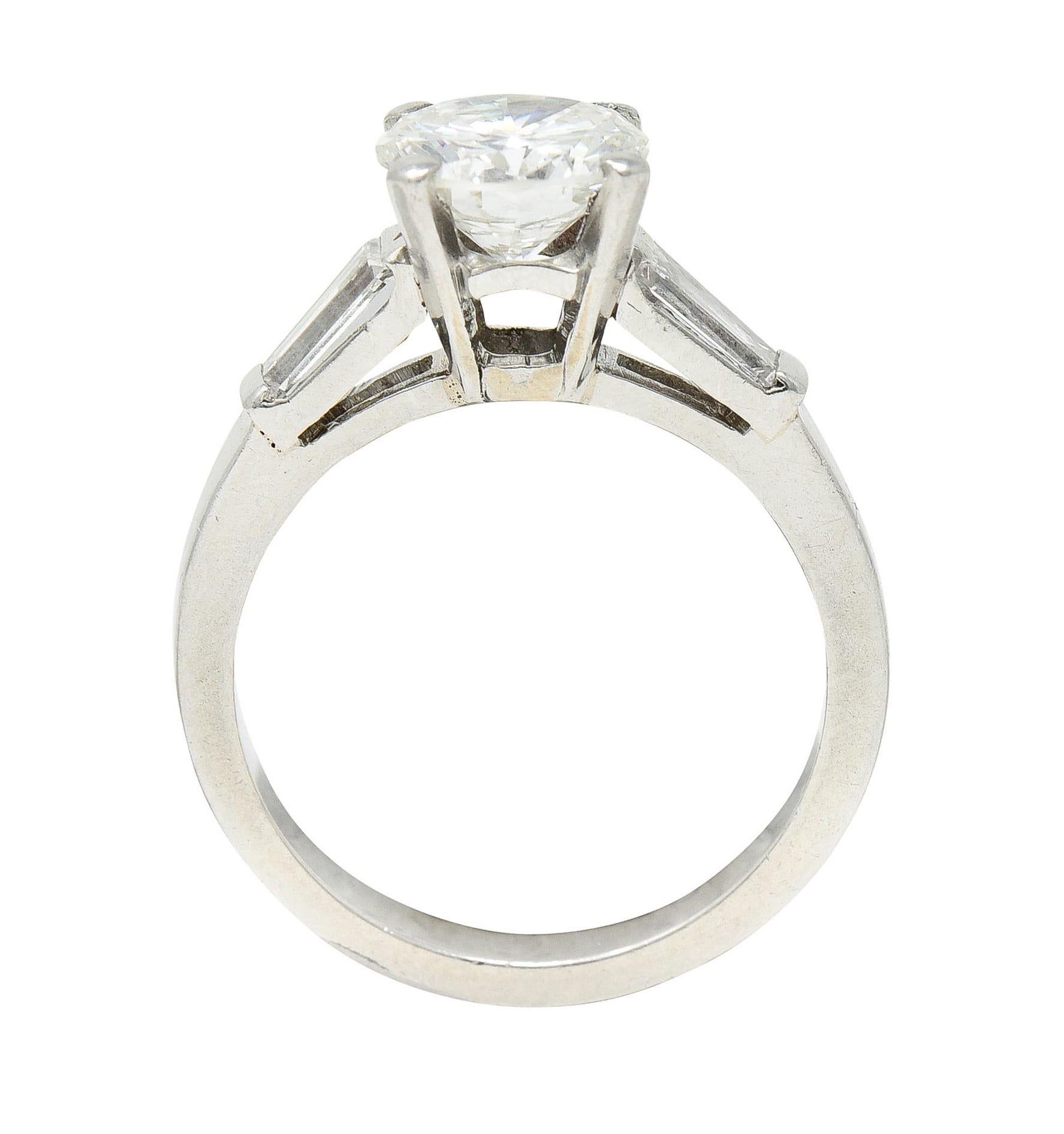 Verlobungsring aus Platin mit 1,66 Karat Diamant in der Mitte des Jahrhunderts 1