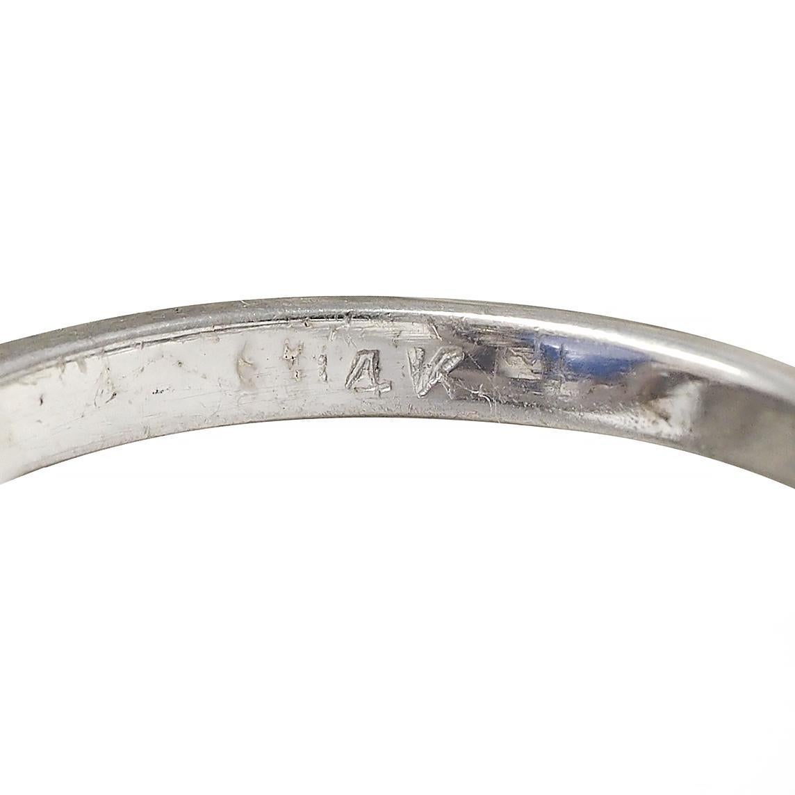Bague halo vintage en or 14 carats avec saphir étoilé cabochon de 16,75 carats et diamants du milieu du siècle dernier en vente 6