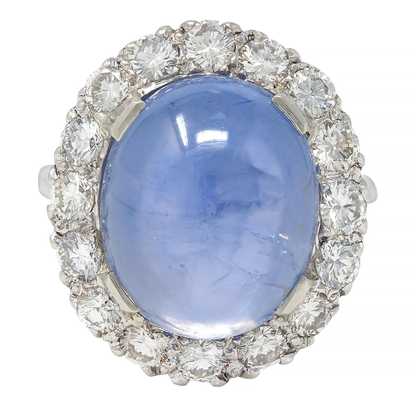 Bague halo vintage en or 14 carats avec saphir étoilé cabochon de 16,75 carats et diamants du milieu du siècle dernier