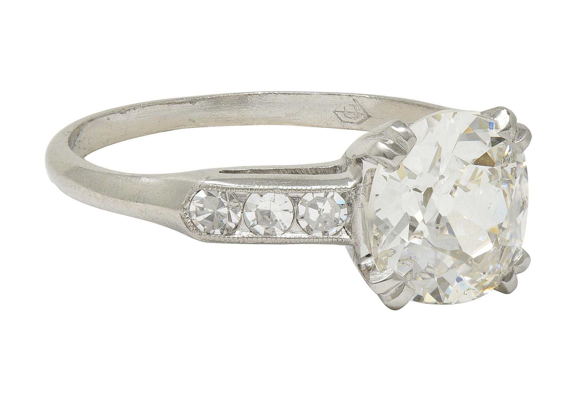 Moderno Anello di fidanzamento vintage in platino con diamante Old Mine Cut 1,71 CTW di metà secolo, GIA in vendita