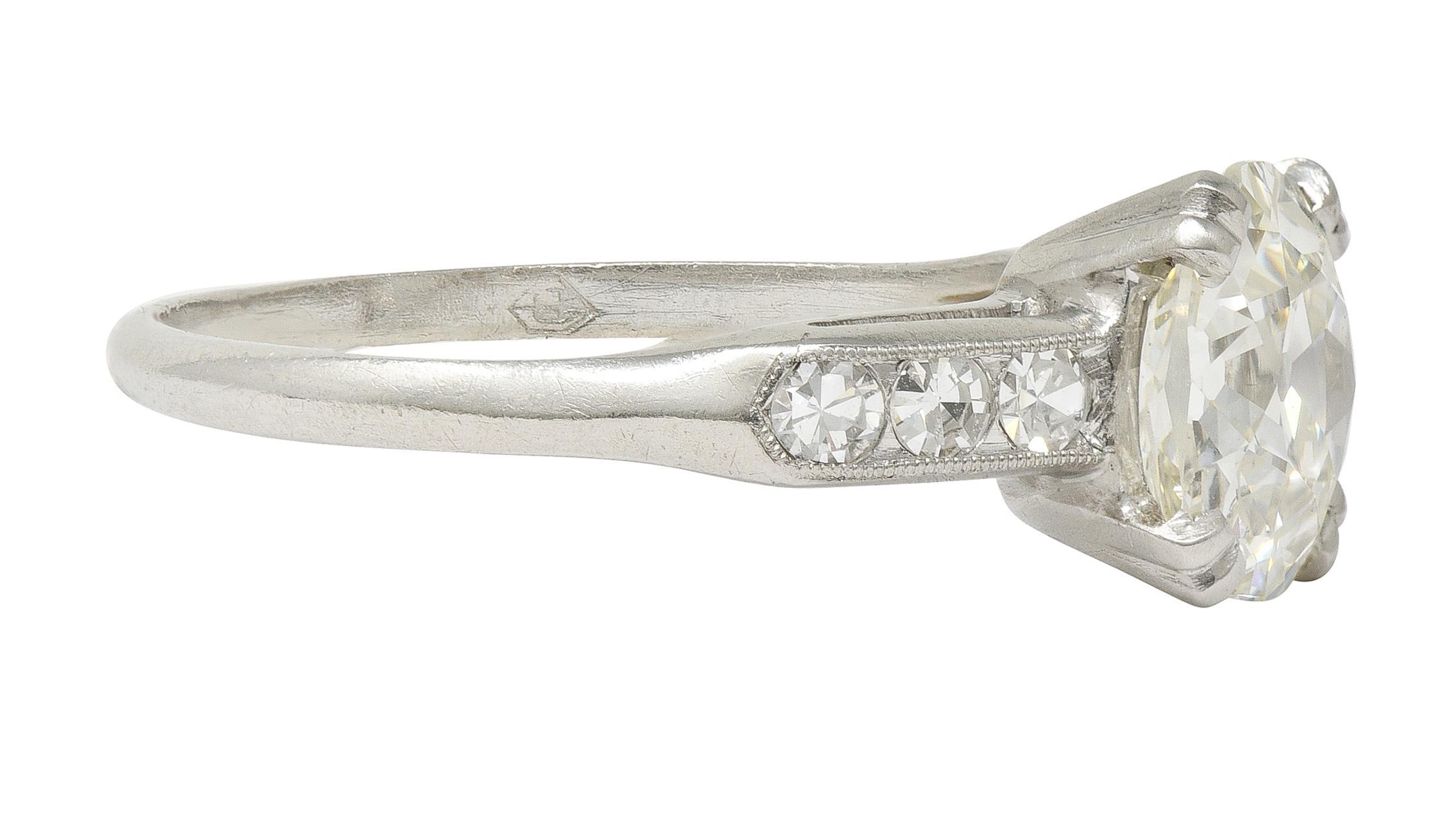 Taglio vecchia miniera Anello di fidanzamento vintage in platino con diamante Old Mine Cut 1,71 CTW di metà secolo, GIA in vendita