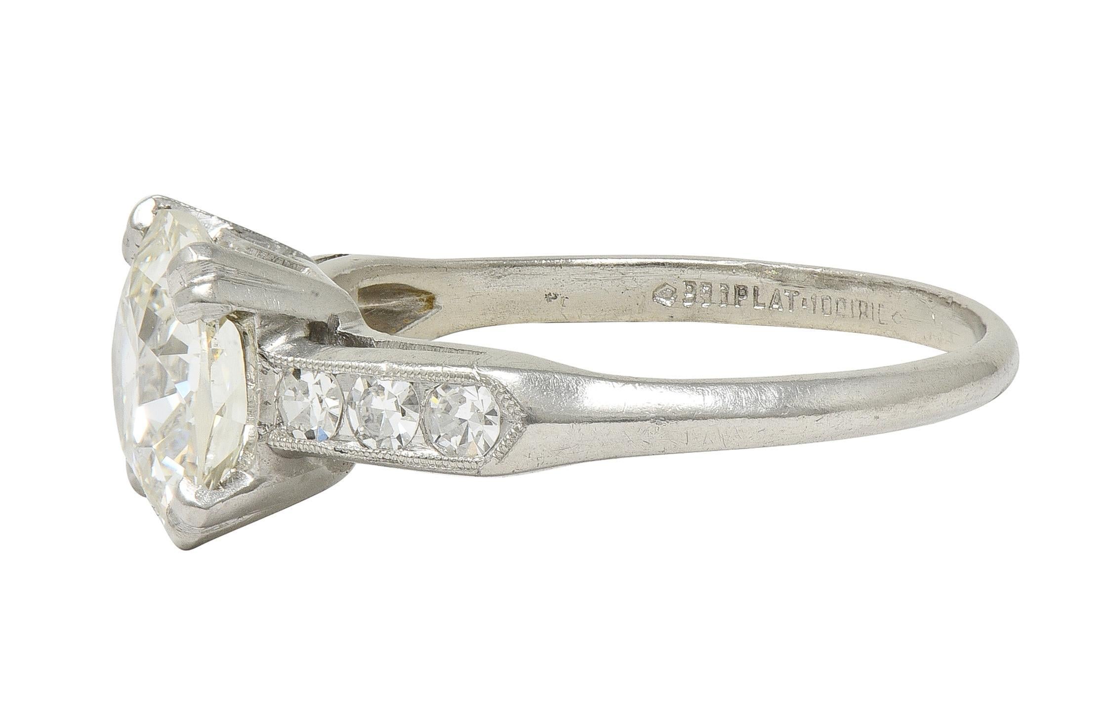 Donna Anello di fidanzamento vintage in platino con diamante Old Mine Cut 1,71 CTW di metà secolo, GIA in vendita