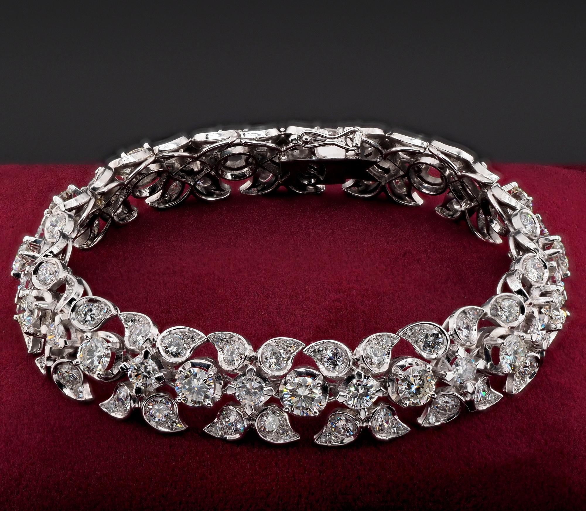Timeless Diamond Glamour
Evoking the glamour and the elegance of the 50’s, this dazzling vintage bracelet possess all the charm of the timeless high end jewellery, wearable and magnificent
1950 ca, hand crafted in gleaming Platinum, marvellous