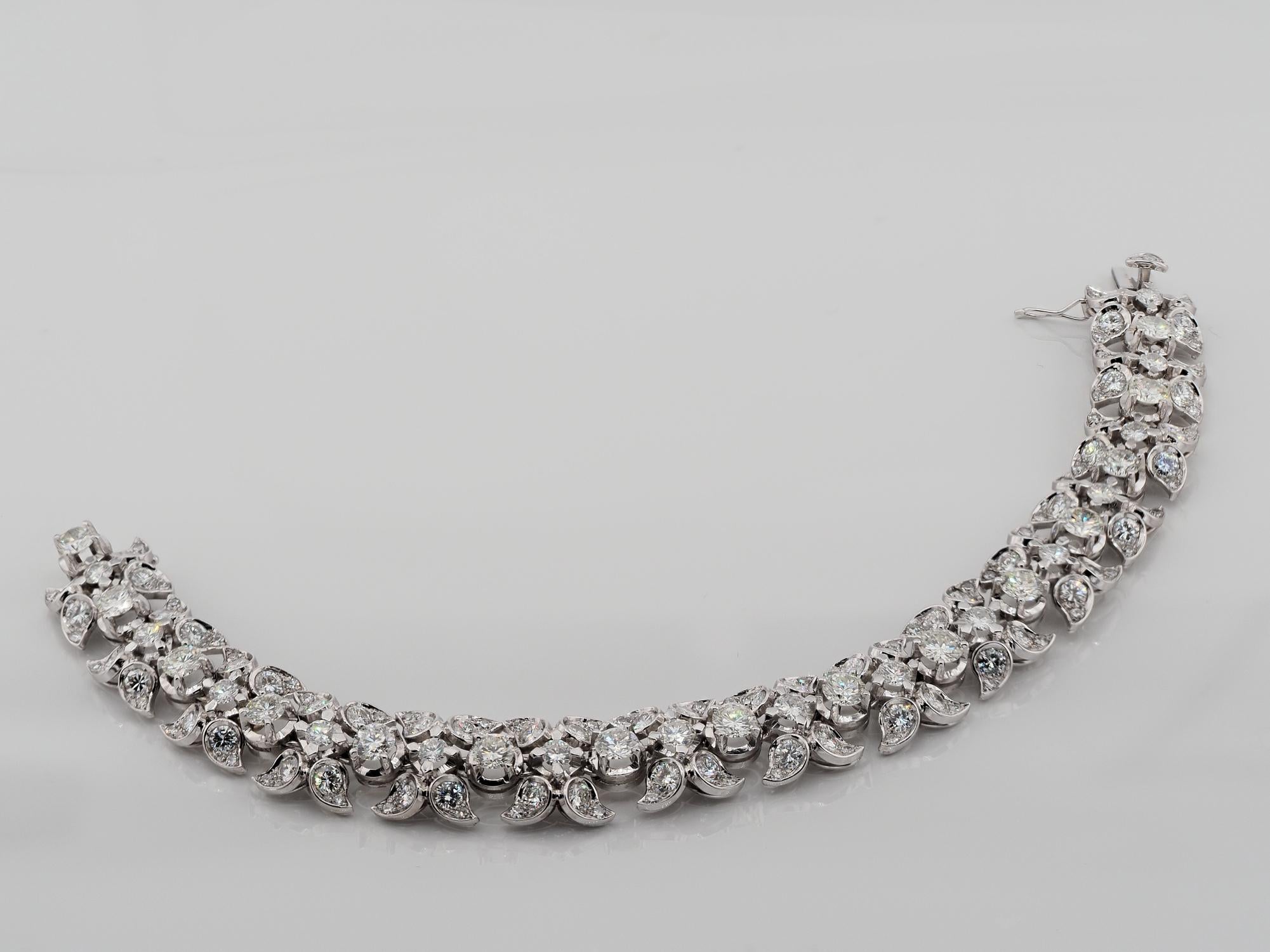 Brilliant Cut Mid Century 17.25 Ct Diamond G VVS Platinum Dress Bracelet For Sale